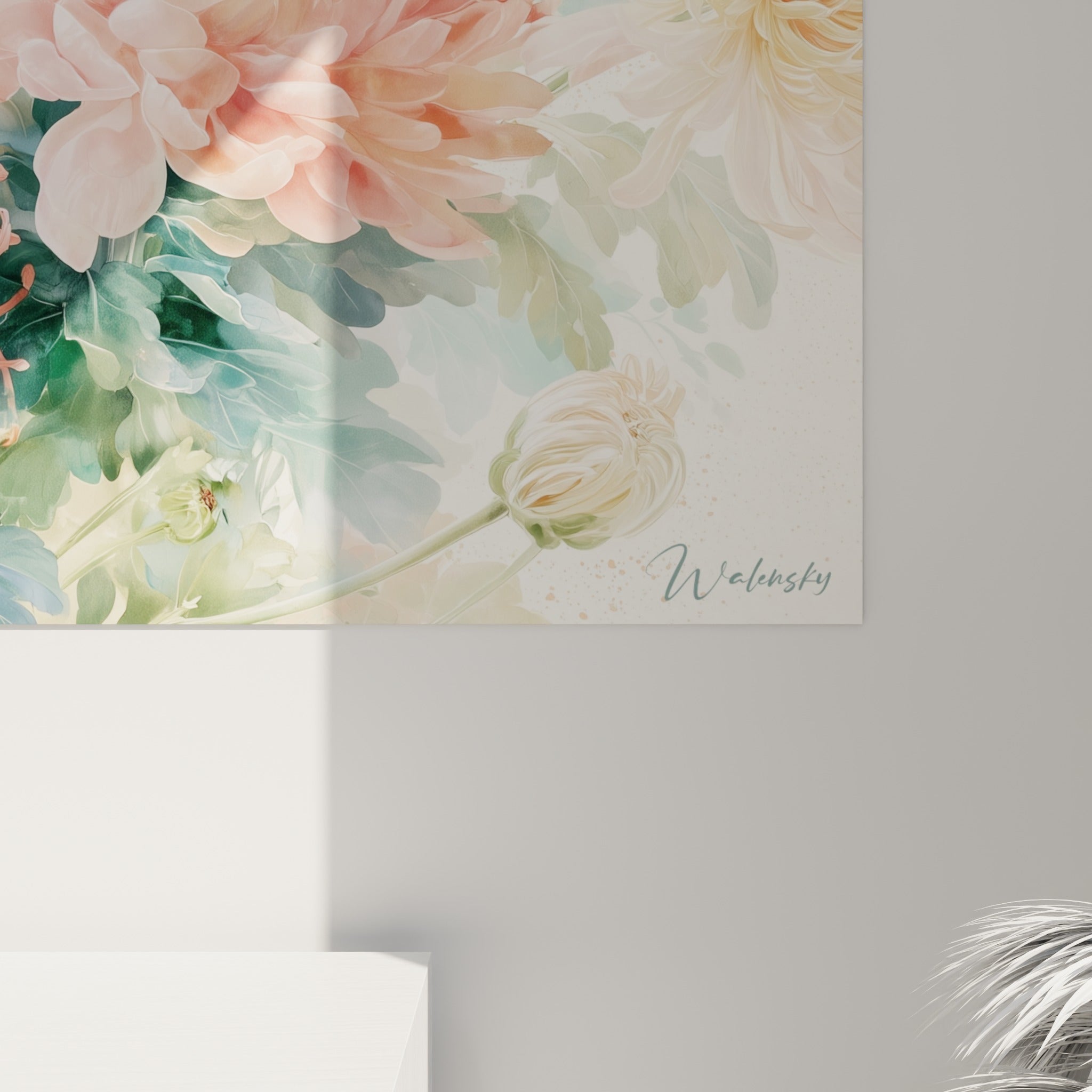 Pétales fins du chrysanthème corail se mêlant au feuillage vert sauge, empâtements visibles à l'aquarelle