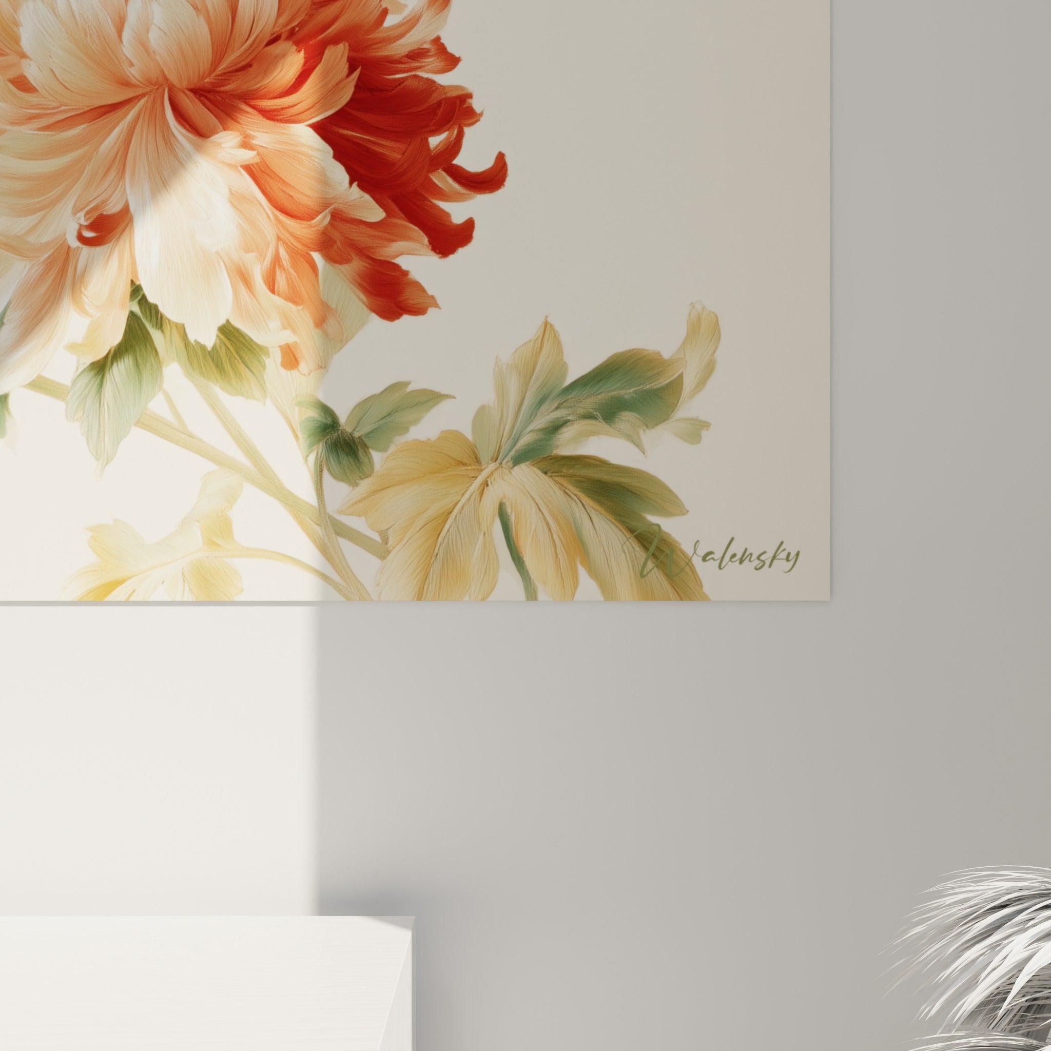 Pétales corail et blanc crème du chrysanthème vus de près, grain de peinture et coulures délicates visibles