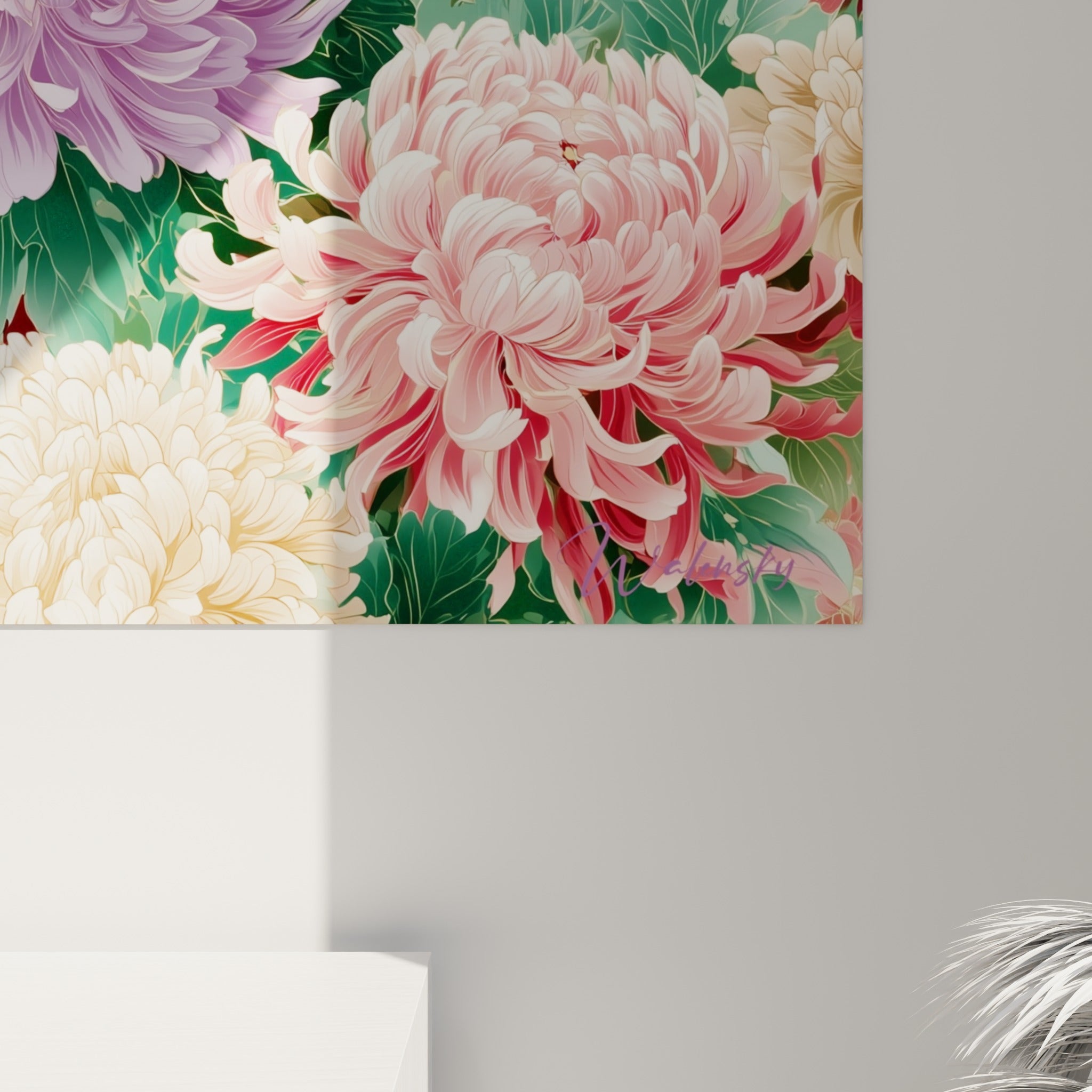 Pétales mauves et roses du chrysanthème révélant la finesse du grain et les nuances dorées du fond