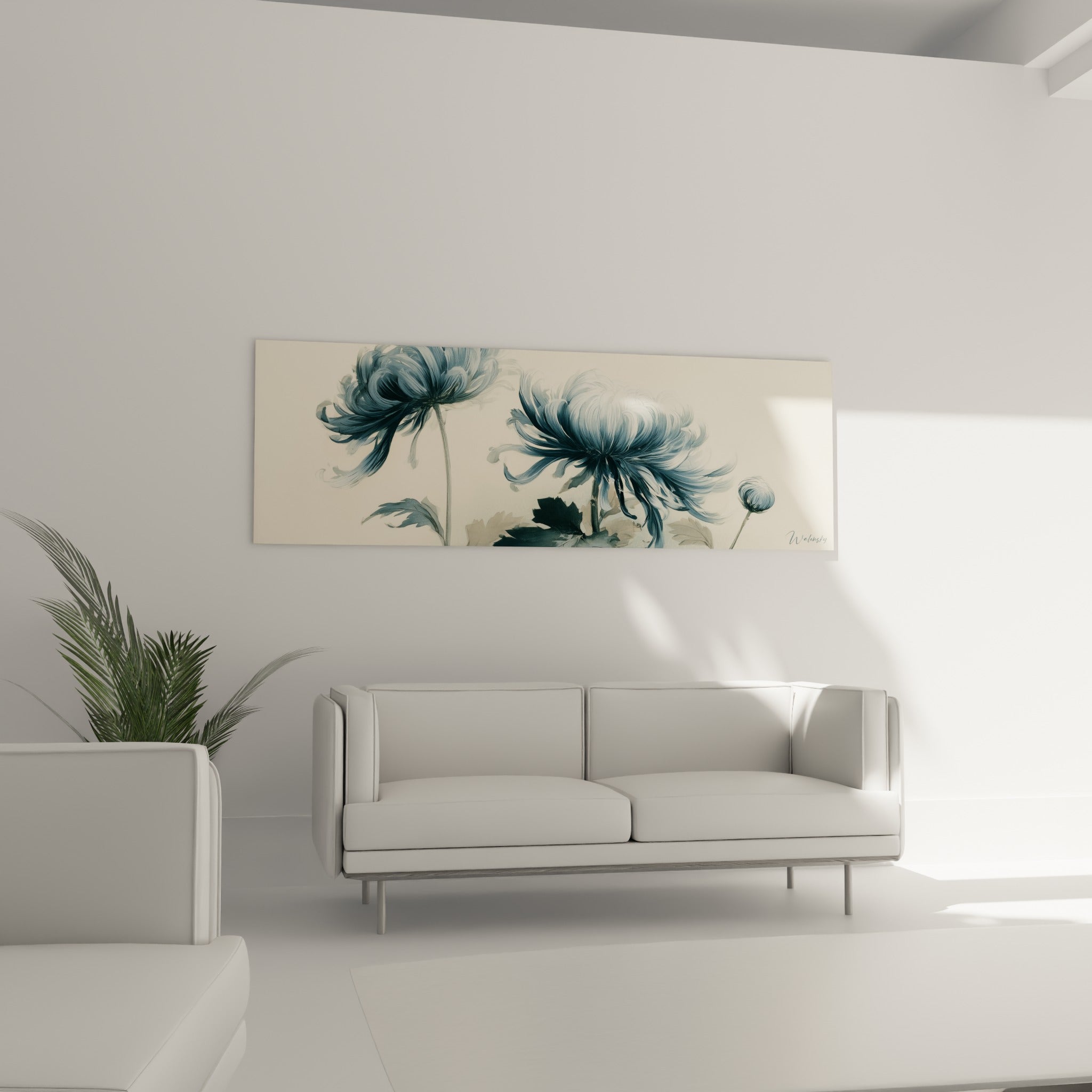 Pétales de chrysanthème gris-bleu et ivoire au-dessus d'un canapé dans un salon lumineux