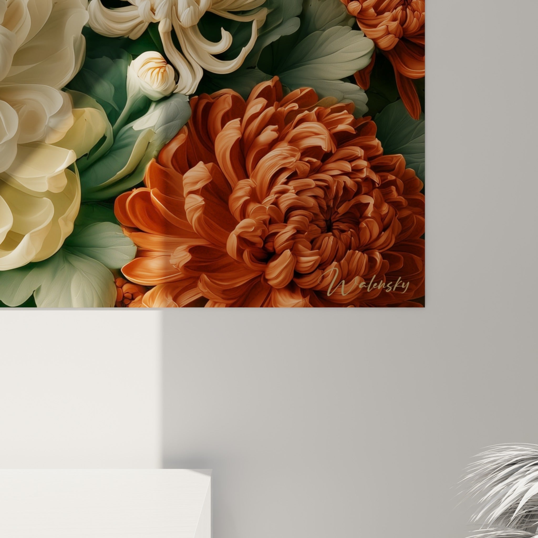Pétales de chrysanthème ivoire aux textures fines, coulures terracotta et grain de peinture visibles de près