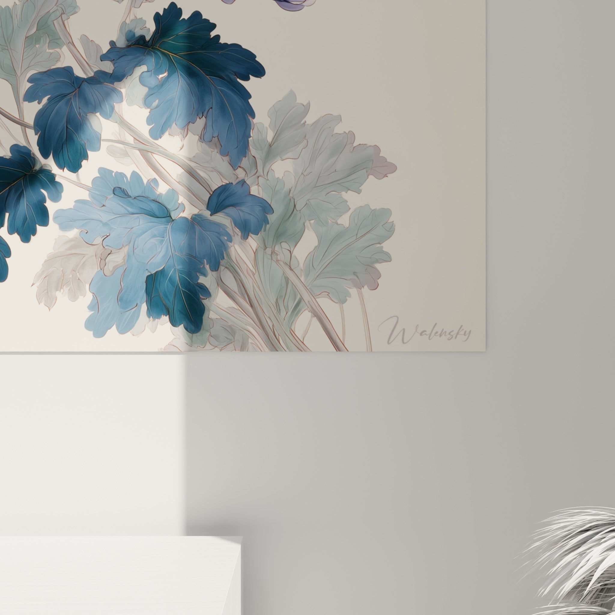 Pétales de chrysanthème en volutes mauves et lilas, grain fin révélant les nuances bleu marine du feuillage