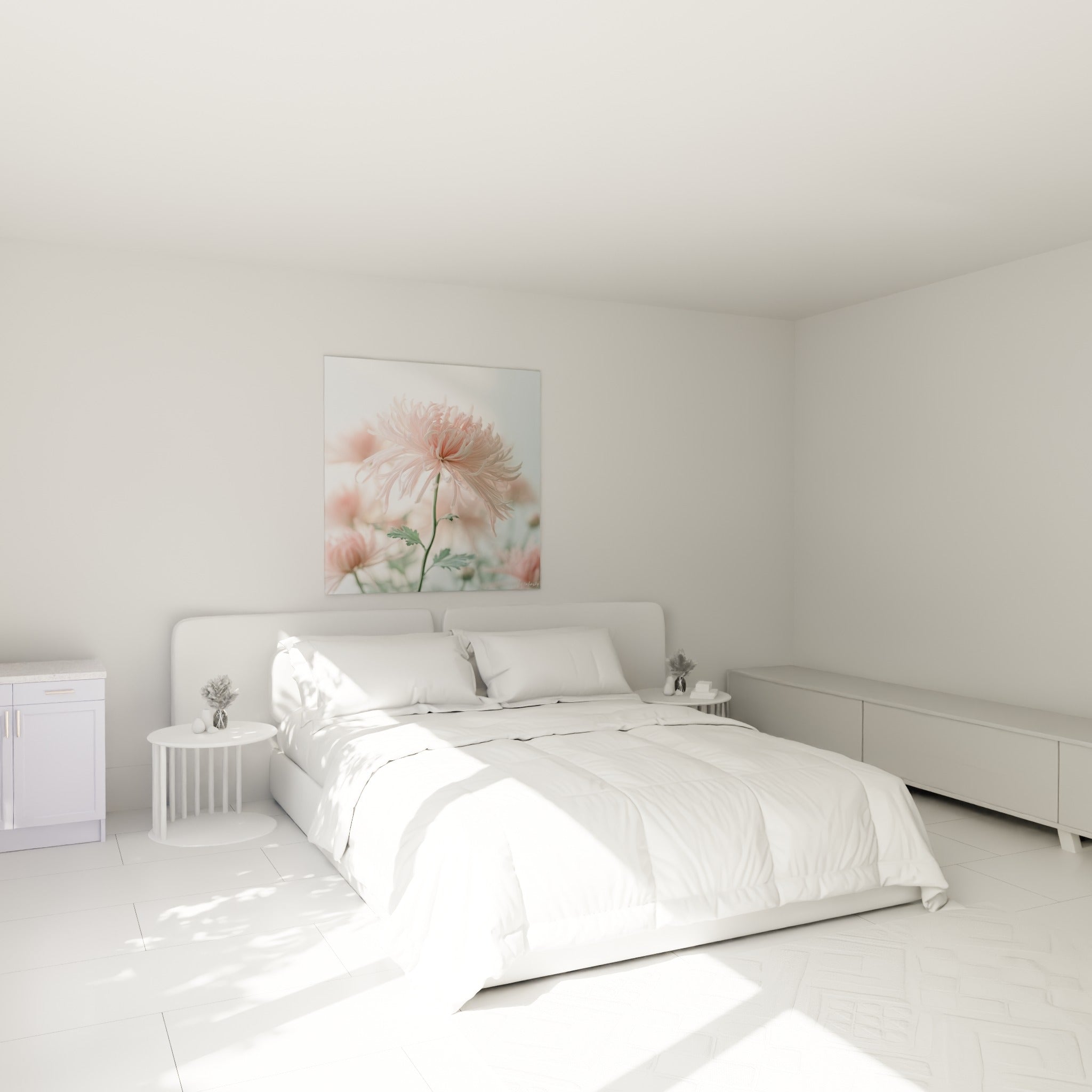Chrysanthème rose poudré et blanc nacré au-dessus d'un lit dans une chambre claire