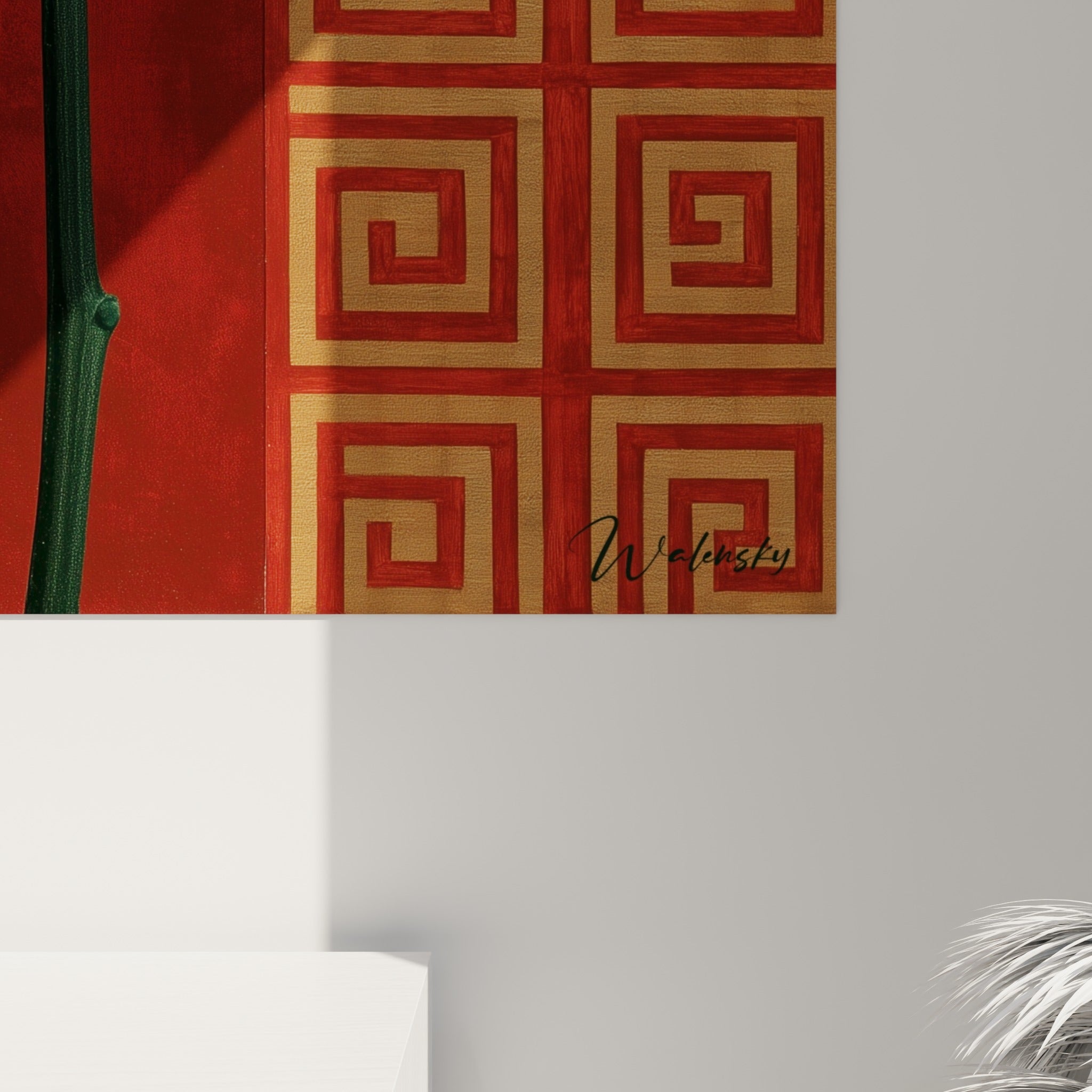 Grain lisse et brillant révélant les nuances rouge terracotta et dorées de la frise géométrique