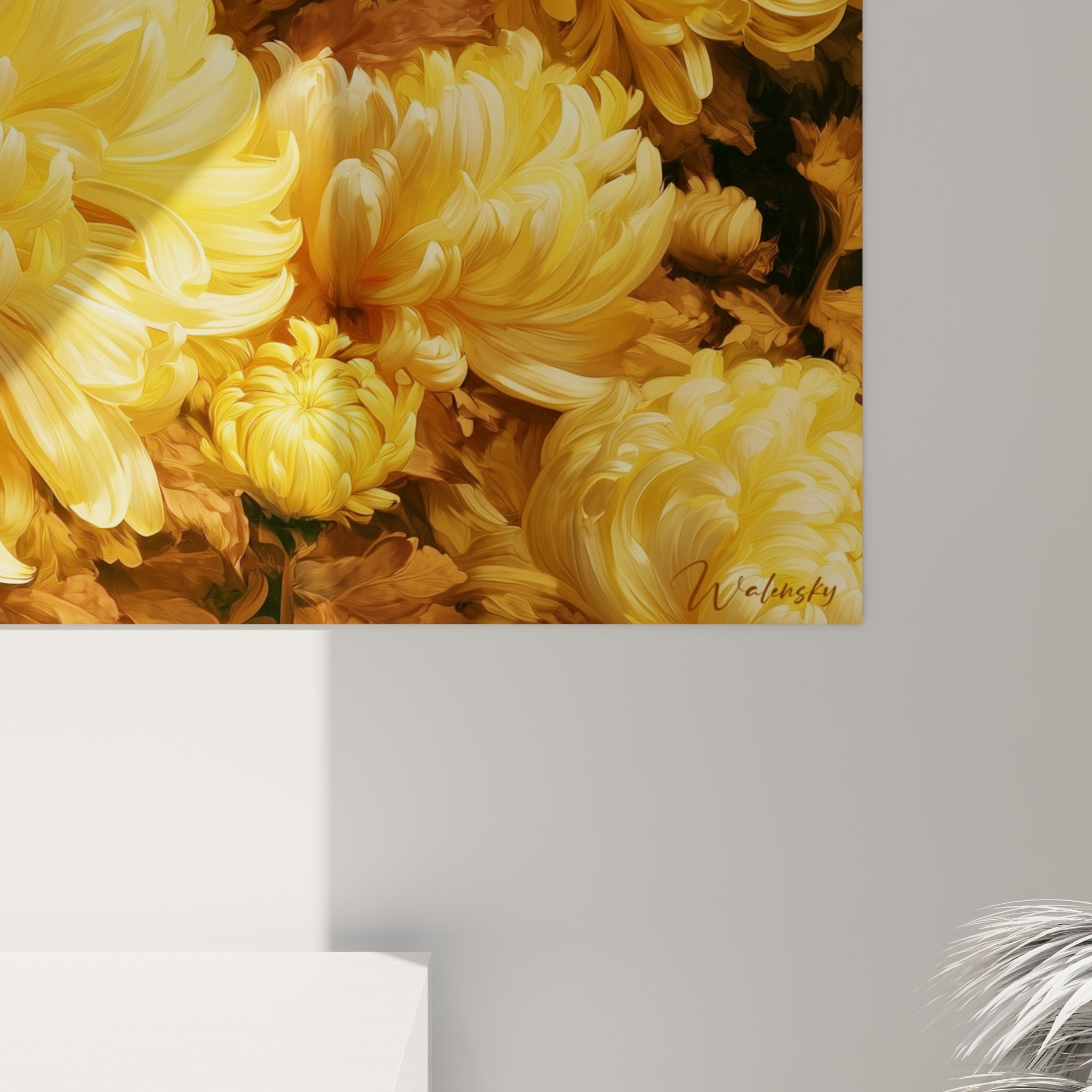 Pétales de chrysanthème jaune et brun révélant le grain et les reflets de la matière peinte