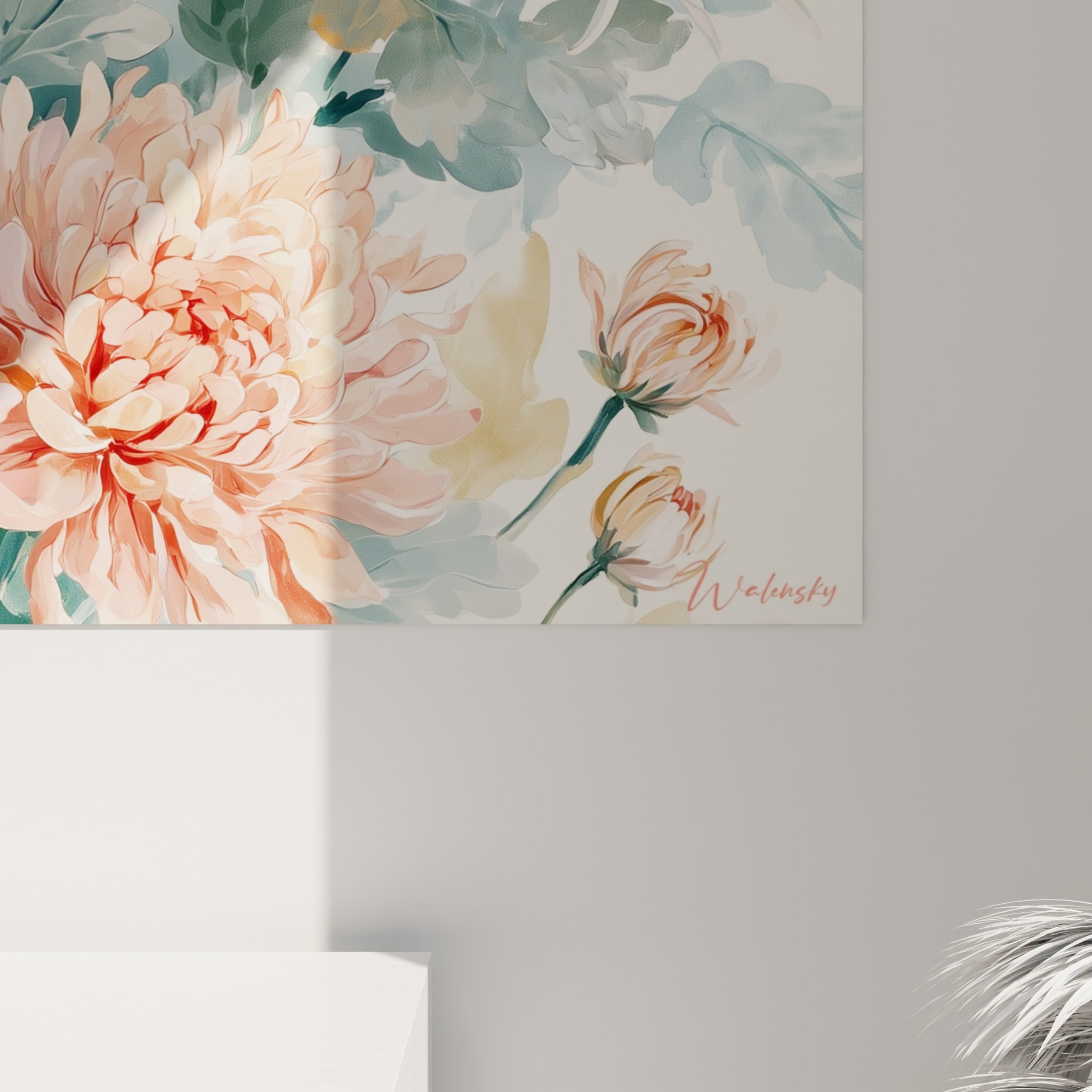 Pétales de chrysanthème corail et jaune pâle révélant la texture aquarelle et les nuances fondues