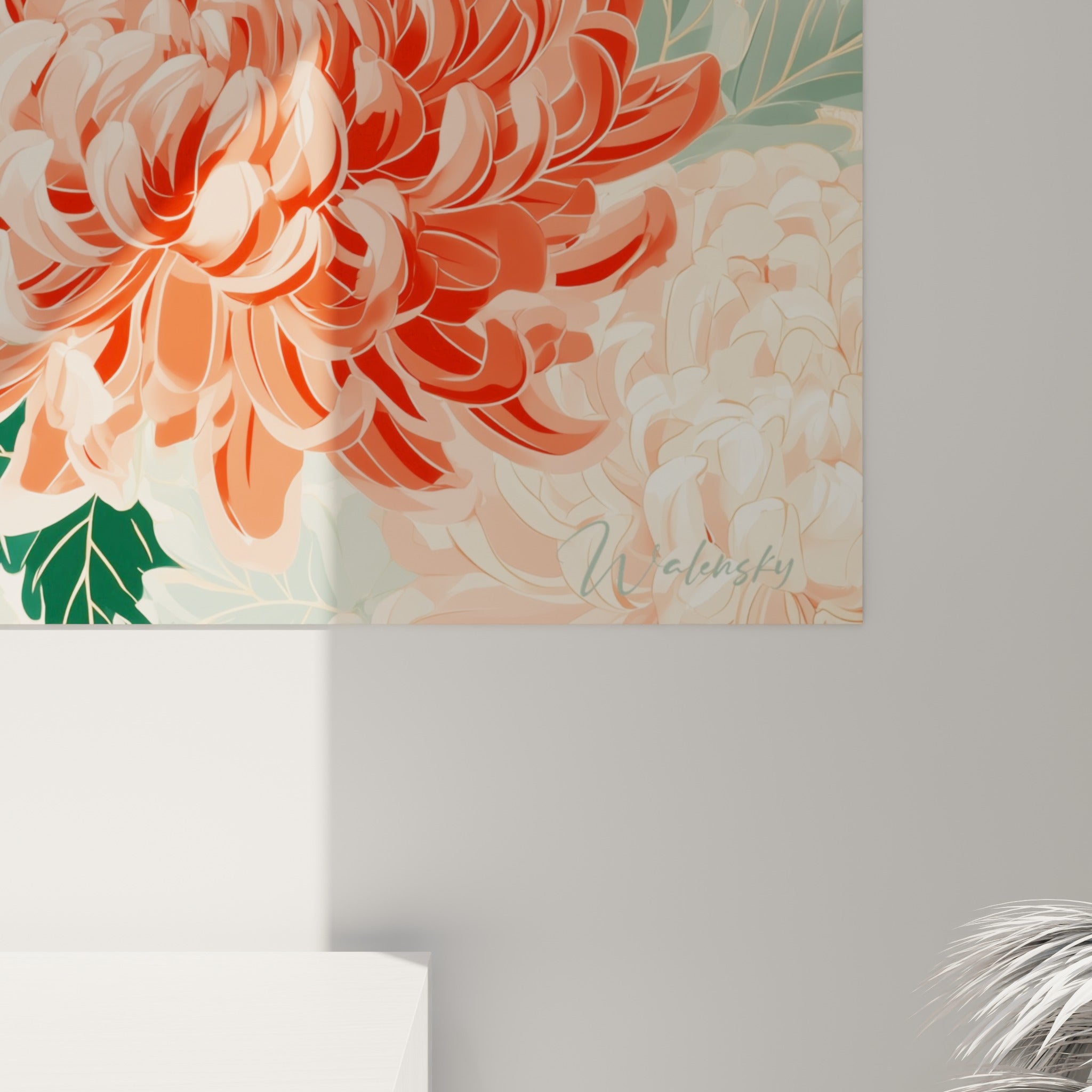 Pétales corail et ivoire du chrysanthème révélant leur texture peinte, empâtements et nuances dorées du fond