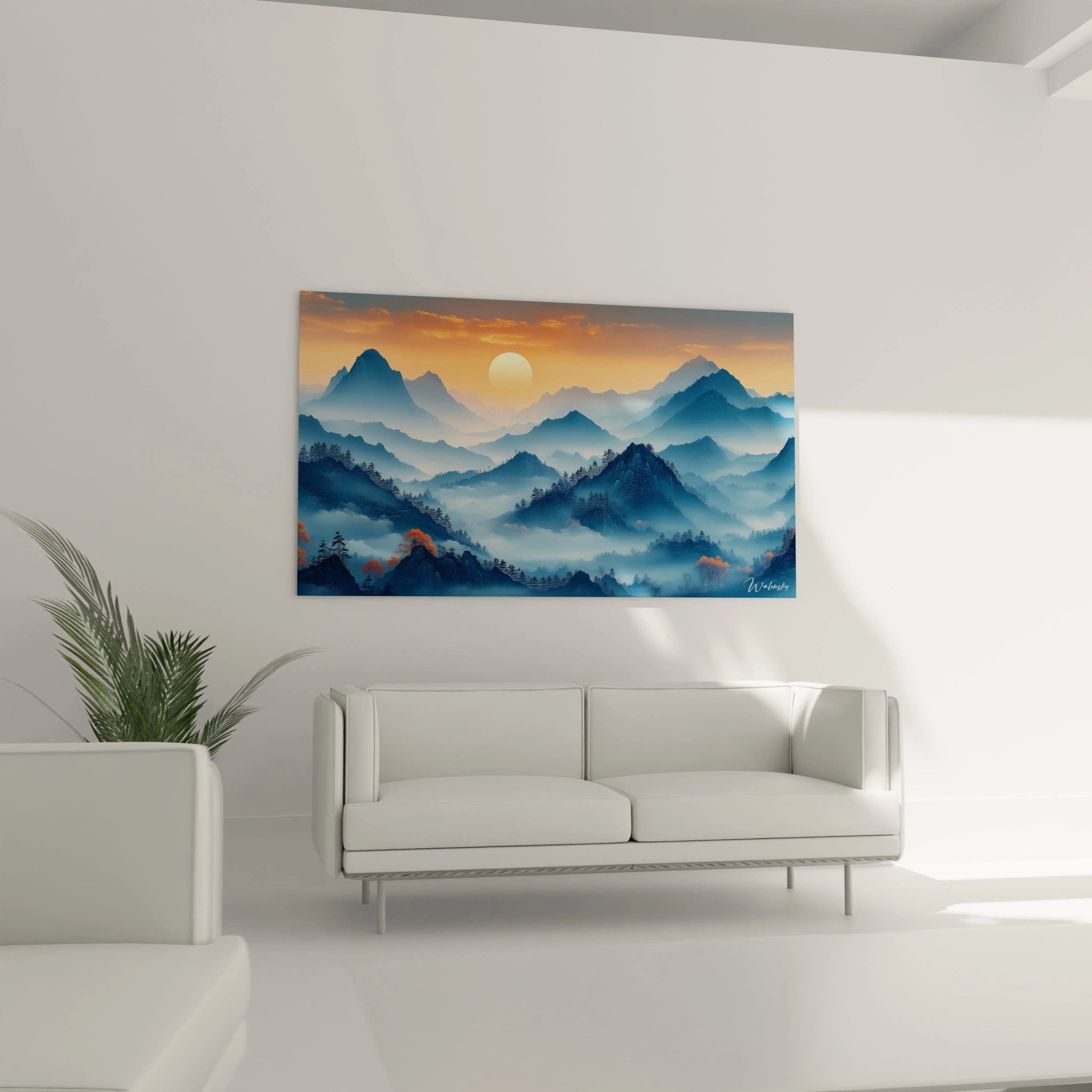 Un tableau montagne présentant un lever de soleil doré sur des montagnes bleues et grises, ciel aux teintes orange et jaune, brumes vaporeuses entre les pics et forêts suggérées par des touches sombres.