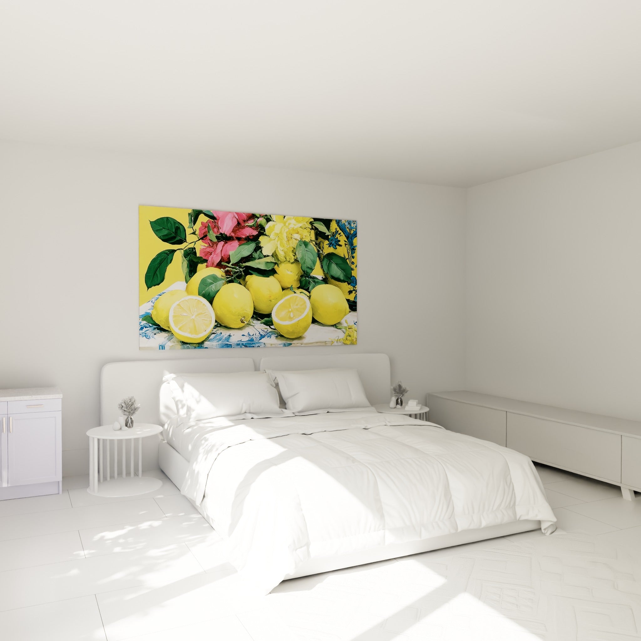 Nature morte de citrons jaunes et fleurs roses au-dessus d'un lit dans une chambre claire