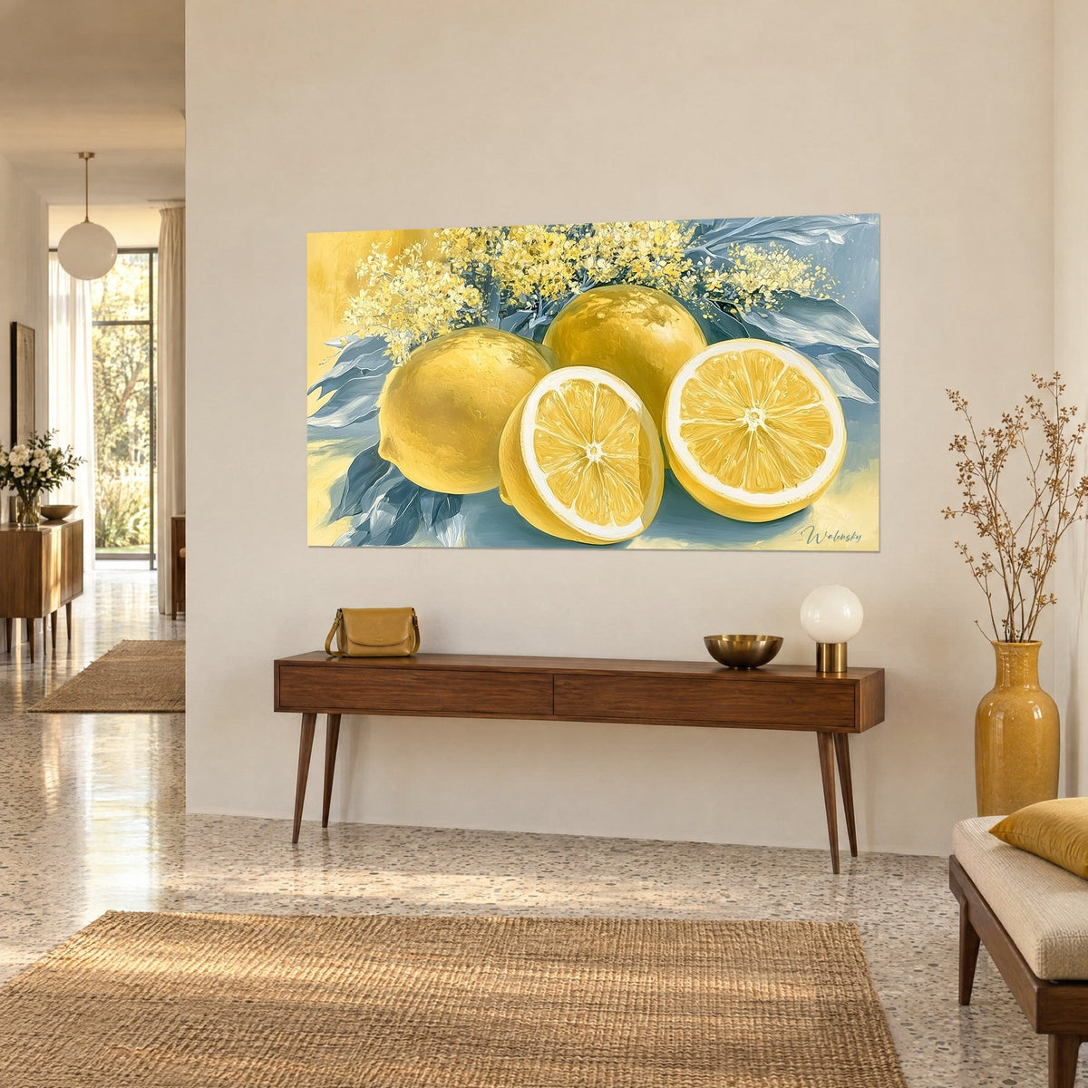 Tableau agrumes jaune soleil coupés en deux, pulpe veinée et écorce blanche, sur fond bleu-gris, console en bois et vase ocre