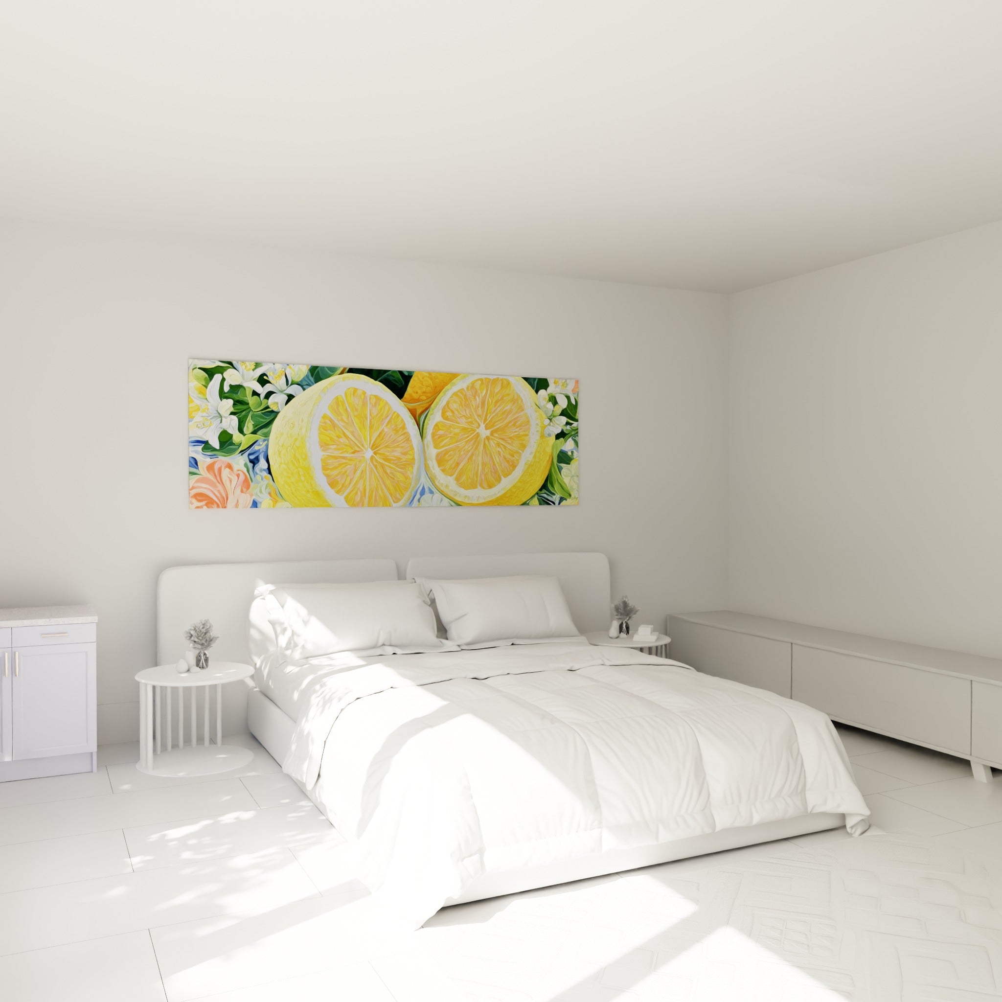 Fruit d'agrume jaune et orange peint avec précision, accroché au-dessus d'un lit dans une chambre claire