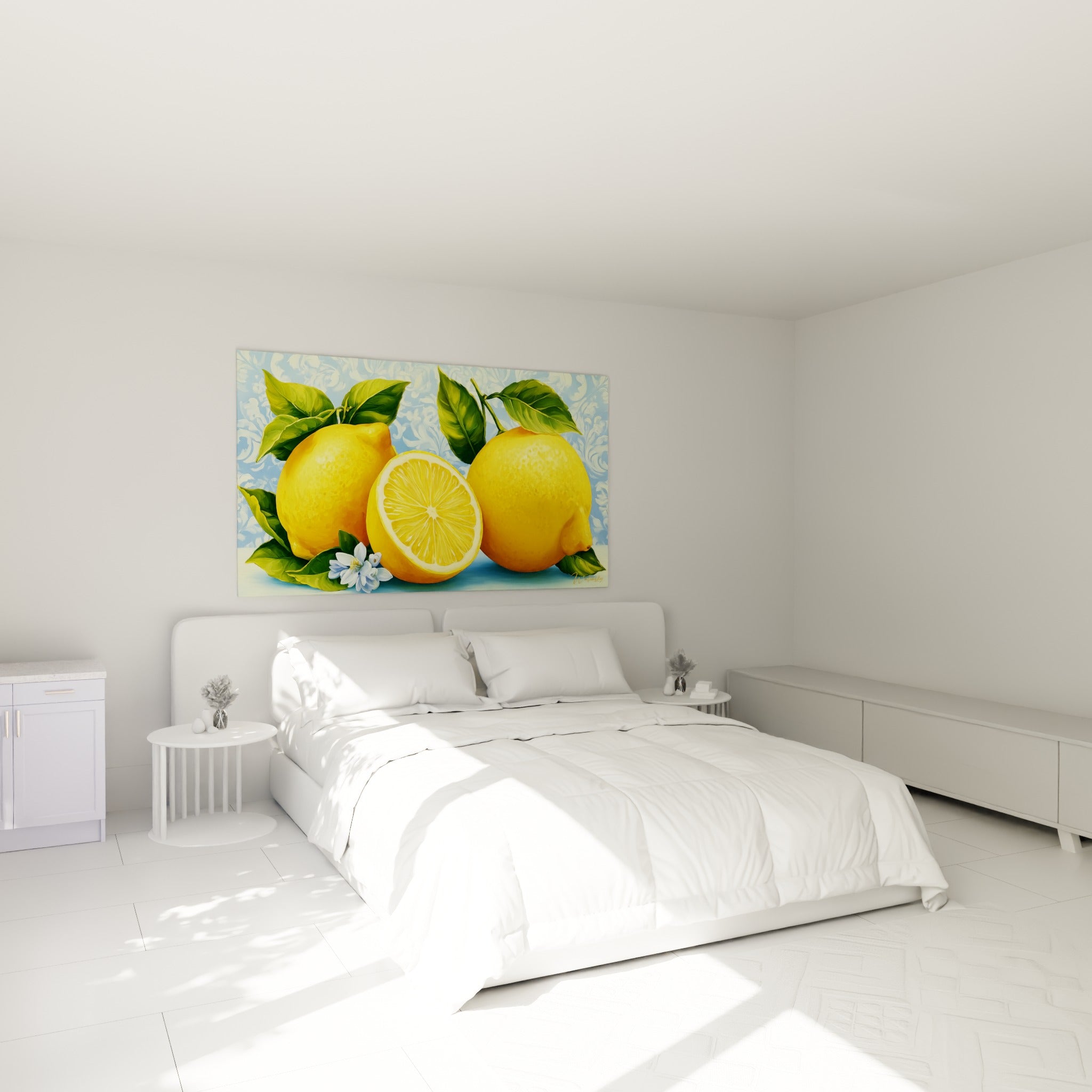Citrons jaunes et fleur blanche peints sur fond bleu, au-dessus d'un lit dans une chambre claire