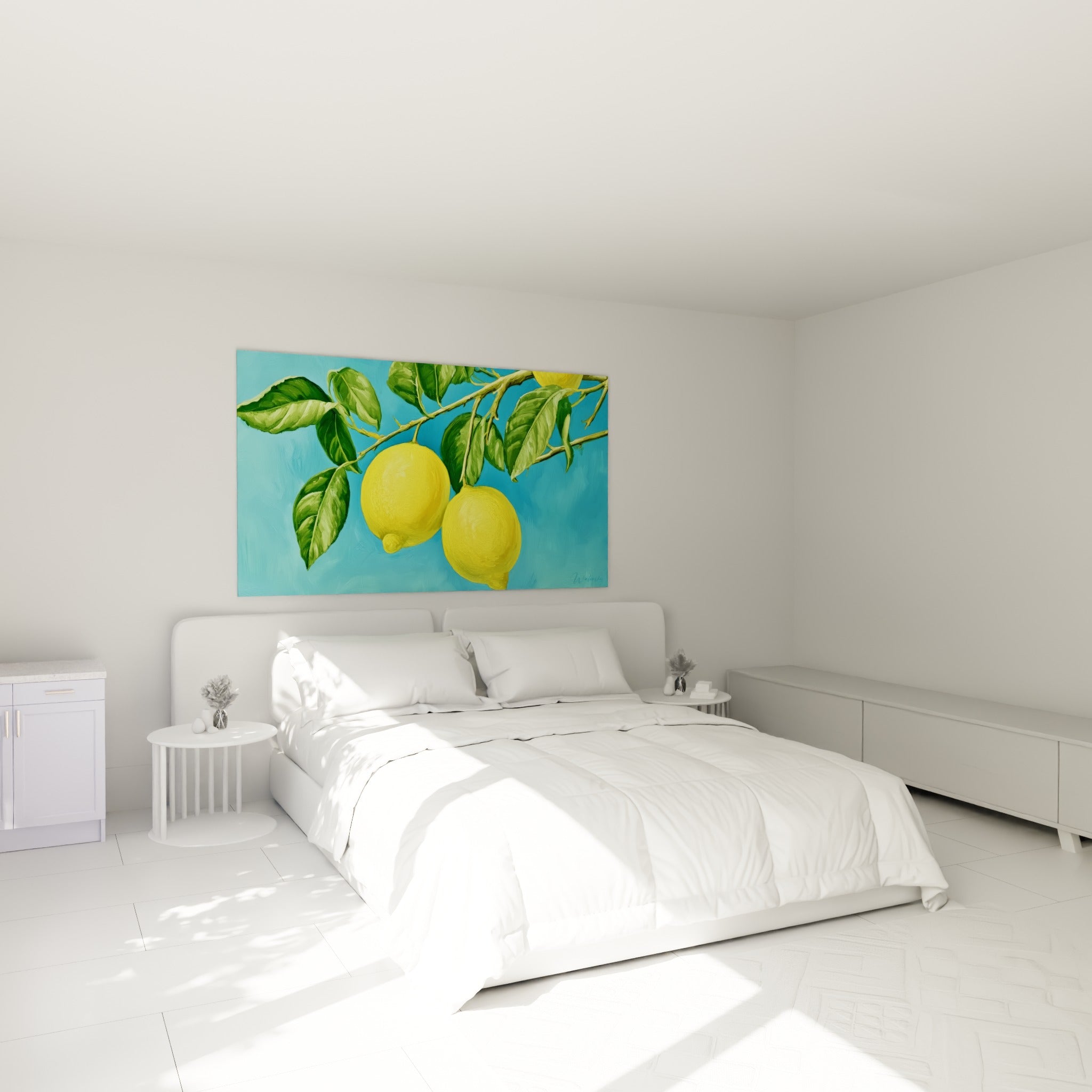 Branche de citron jaune vif sur fond turquoise, accrochée au-dessus d'un lit dans une chambre claire