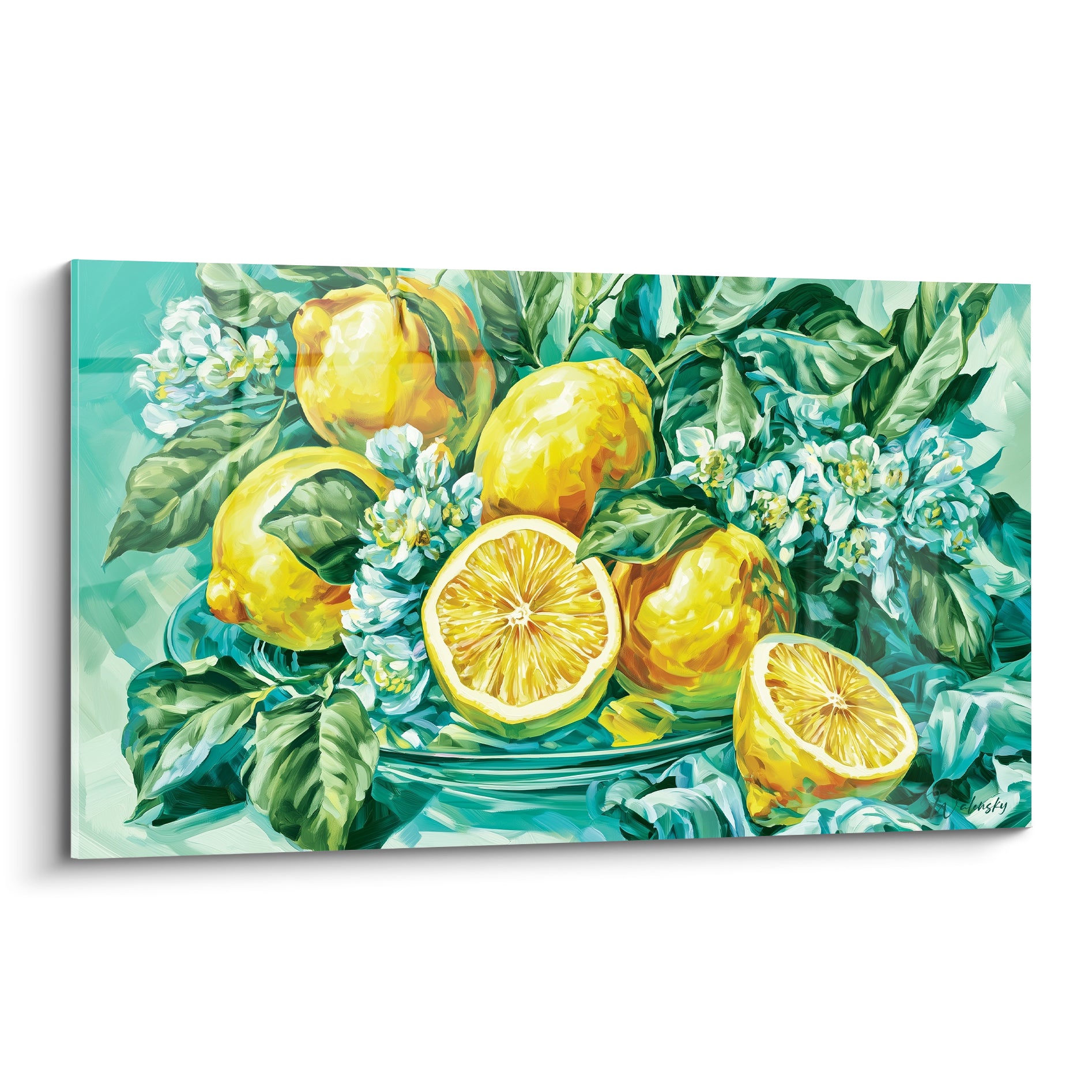 Citrons jaunes entiers et coupés parmi des feuilles vert émeraude et fleurs blanches peintes