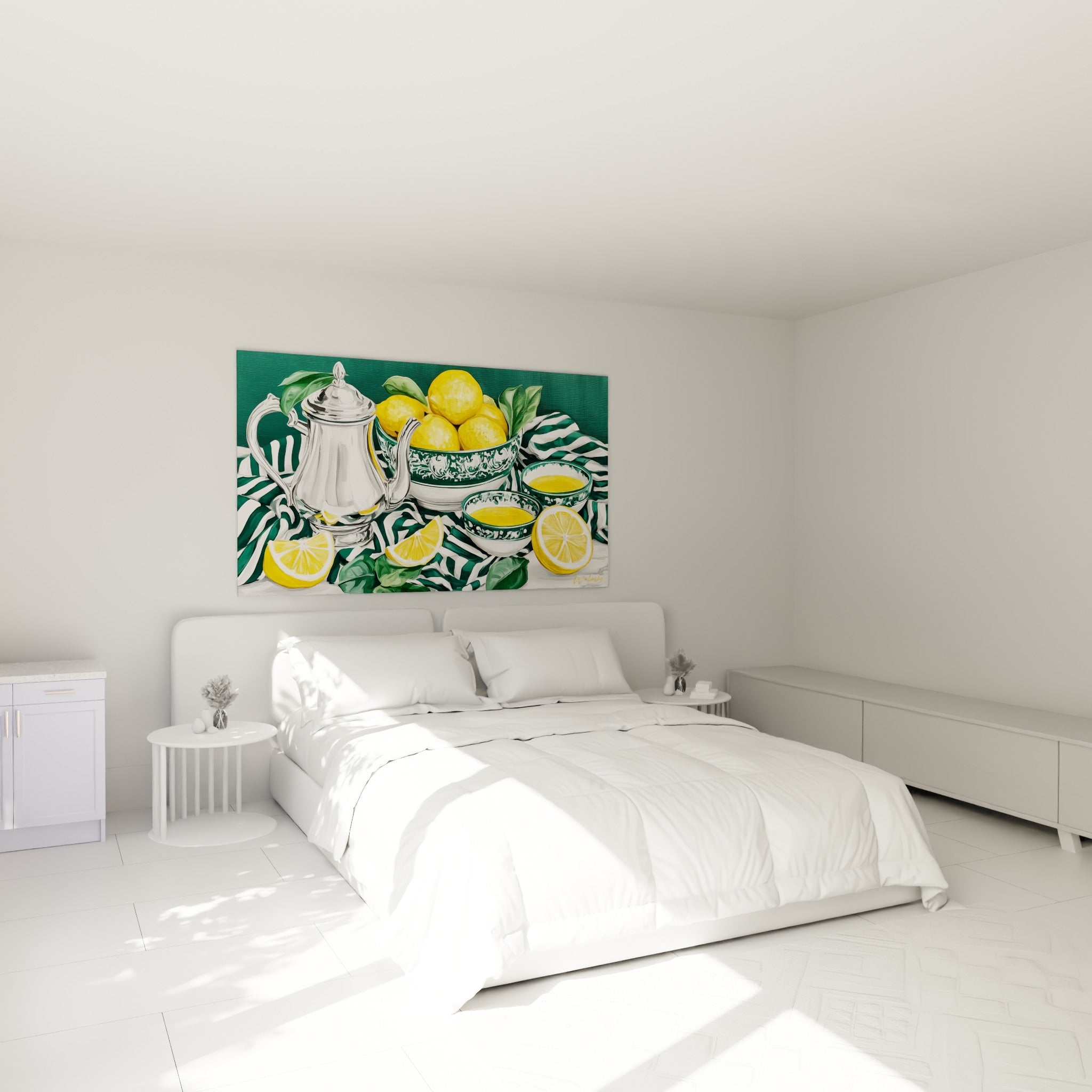 Citrons dorés et bol en céramique verte ornent ce tableau accroché au-dessus d'un lit dans une chambre claire