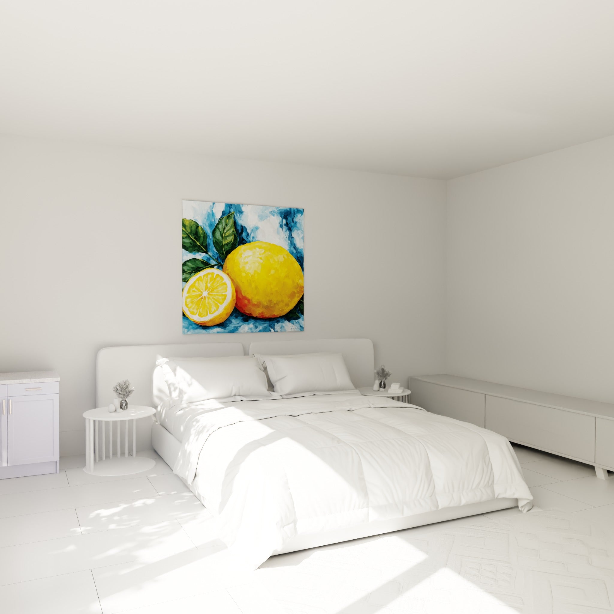 Nature morte de citron jaune et bleu marine accrochée au-dessus d'un lit dans une chambre claire