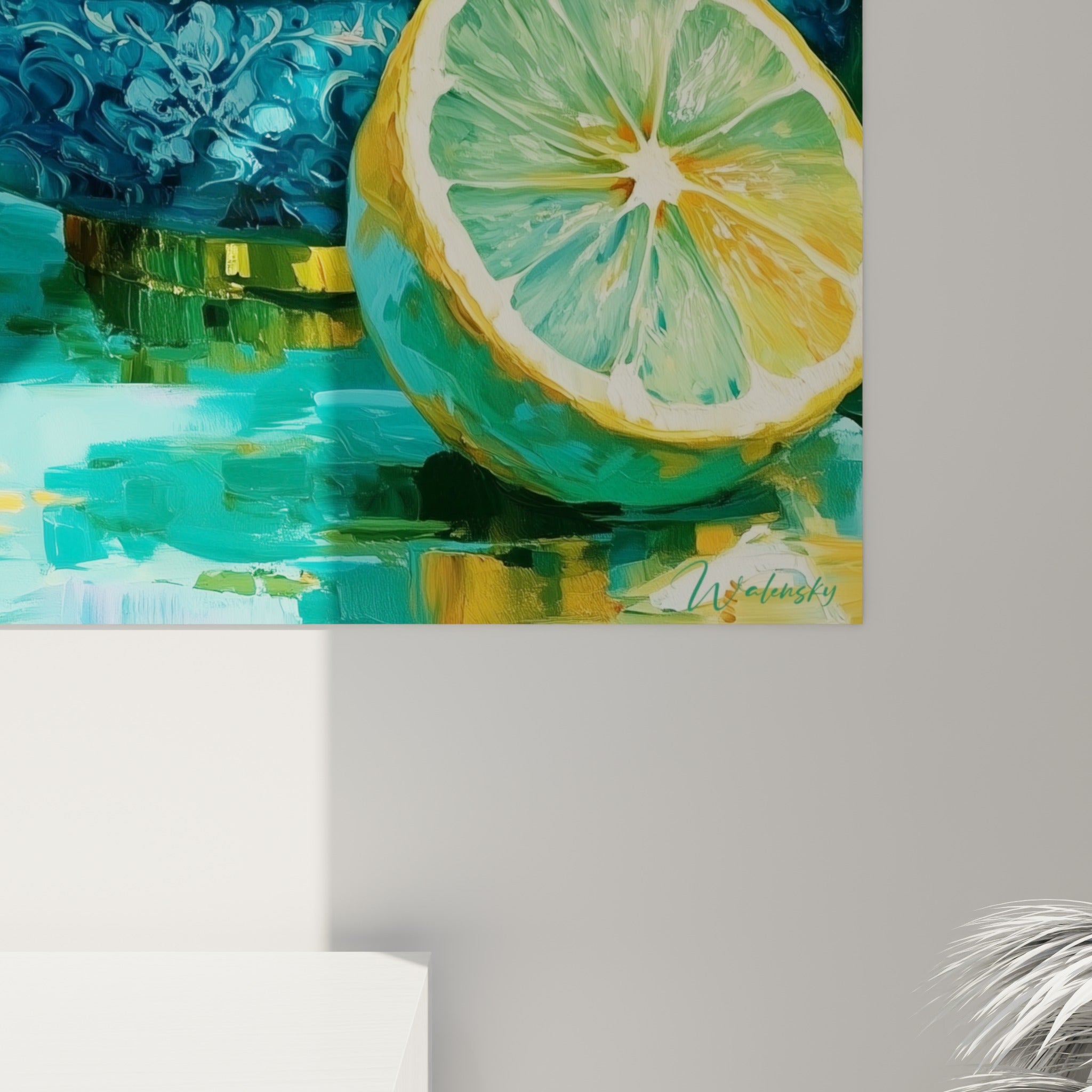 Empâtements jaunes et verts sur la pulpe du citron tranché, matière épaisse et coulures turquoise visibles