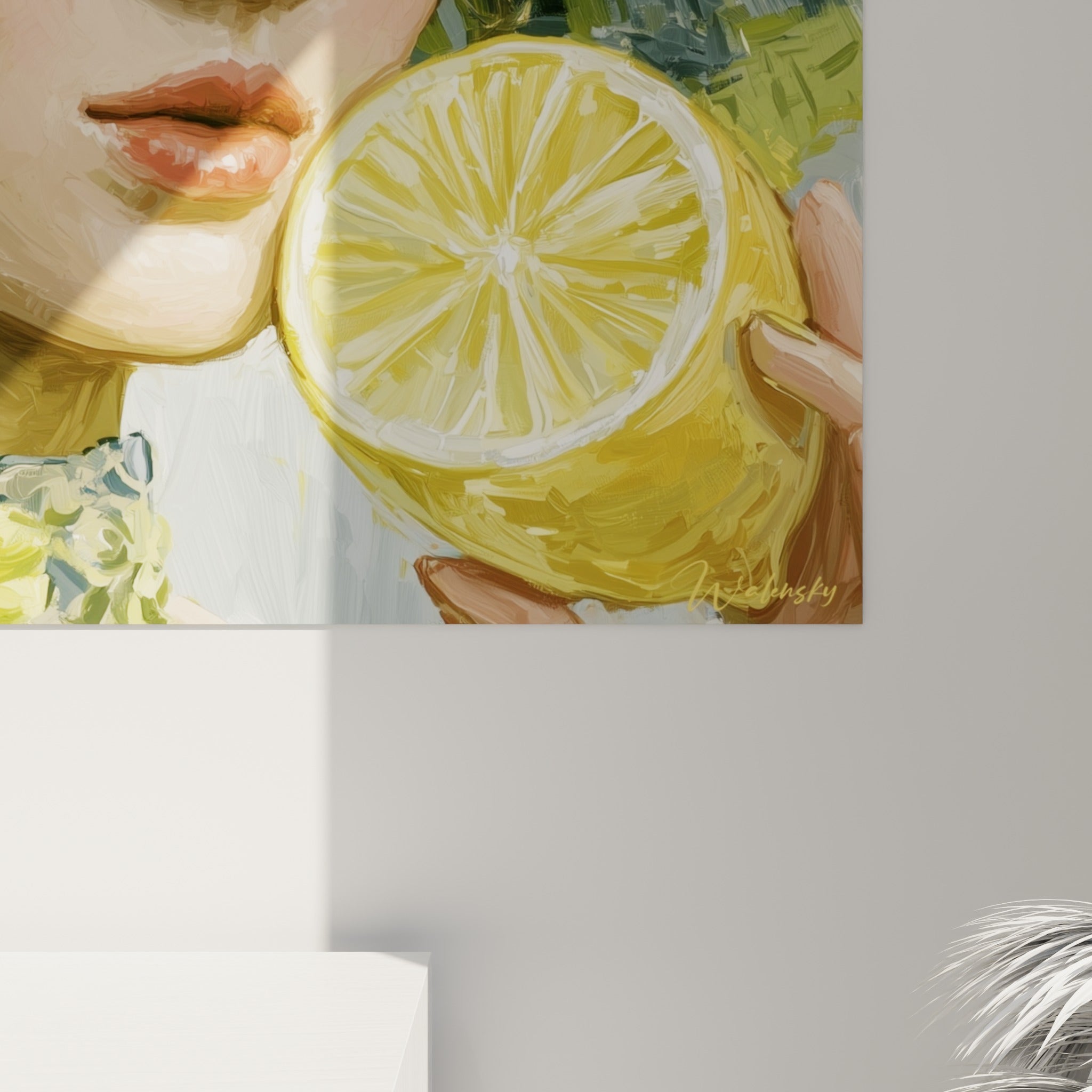 Empâtements jaune citron et vert olive visibles sur la couronne florale et la peau nuancée pêche