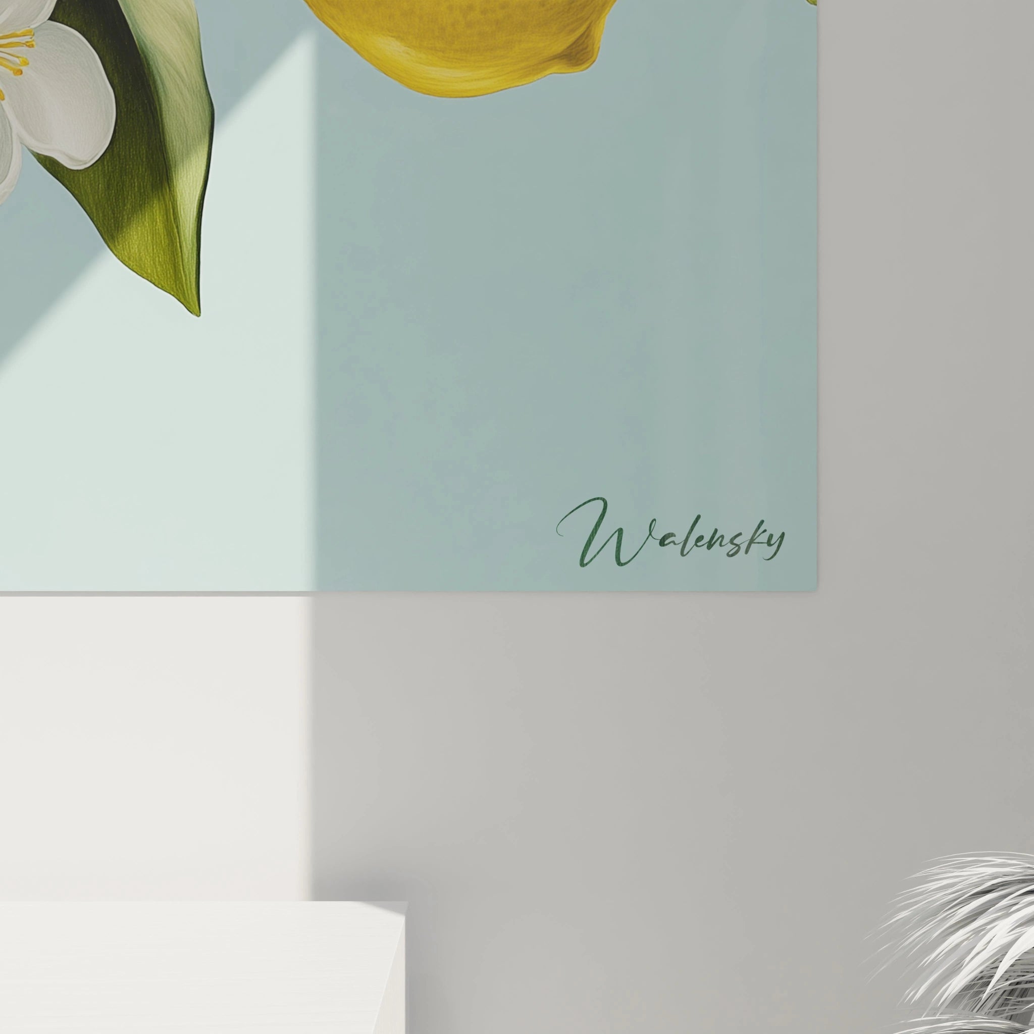 Un tableau citronnier nature prĂ©sentant une composition rĂ©aliste dâun citronnier, avec des citrons texturĂ©s, des feuilles aux tons verts variĂ©s et des fleurs blanches, sur un fond bleu doux et homogĂšne.