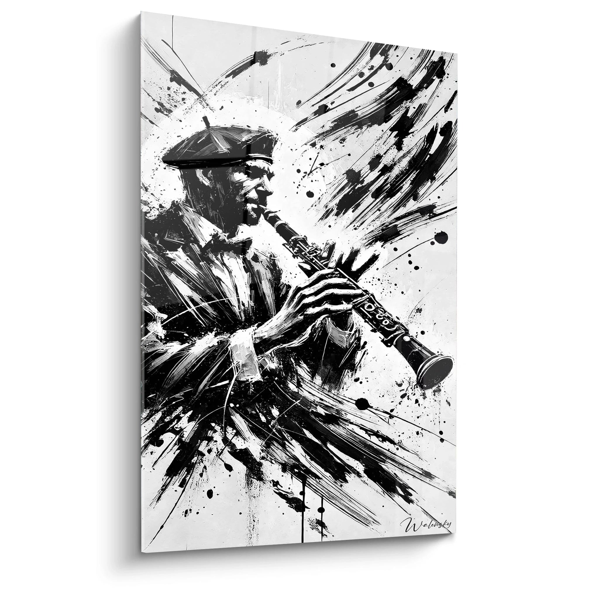 Un musicien jouant de la clarinette dans un tableau musique abstrait, entouré de textures vibrantes en noir et blanc.