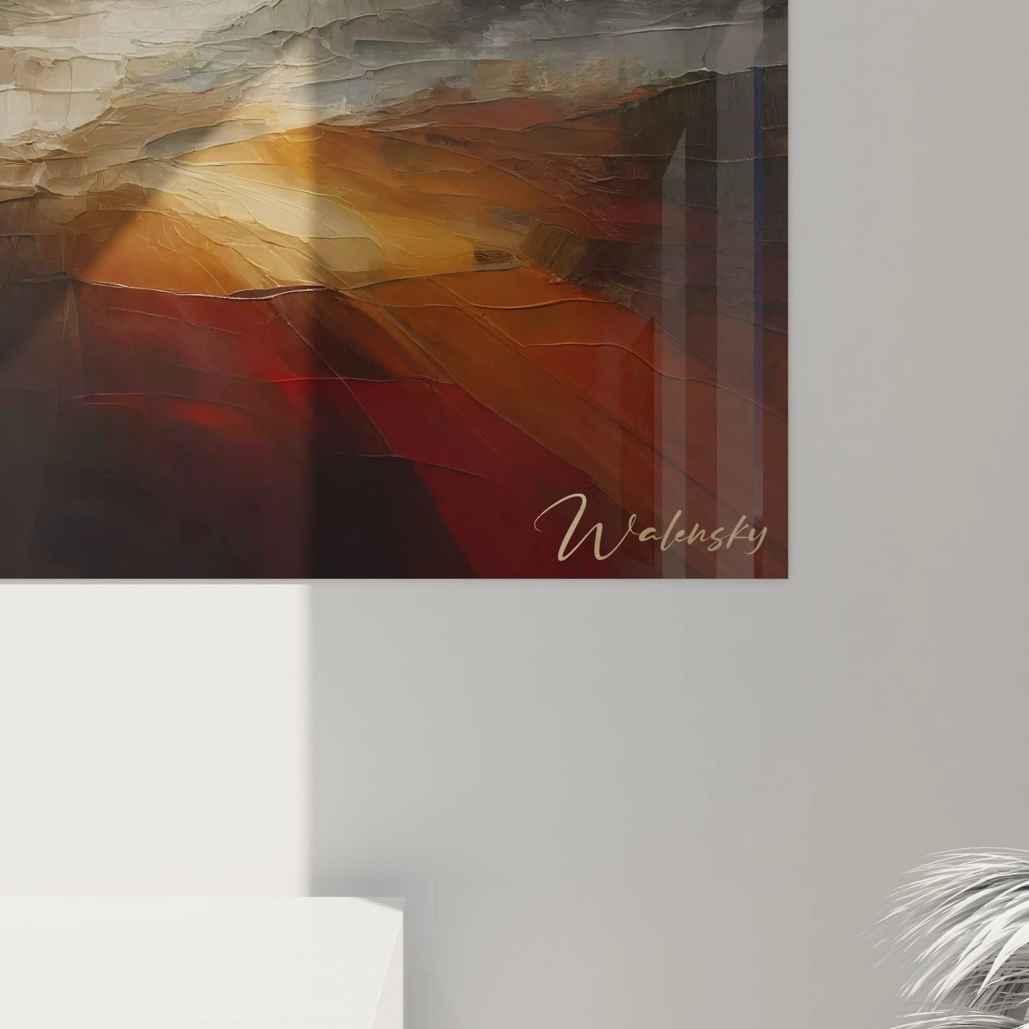 Tableau abstrait aux tonalités de gris-bleu, blanc nacré et brun doré. L'œuvre présente une texture épaisse avec des touches de peinture distinctes et stratifiées, créant une impression de profondeur où une source lumineuse centrale contraste avec des zones plus sombres en périphérie.