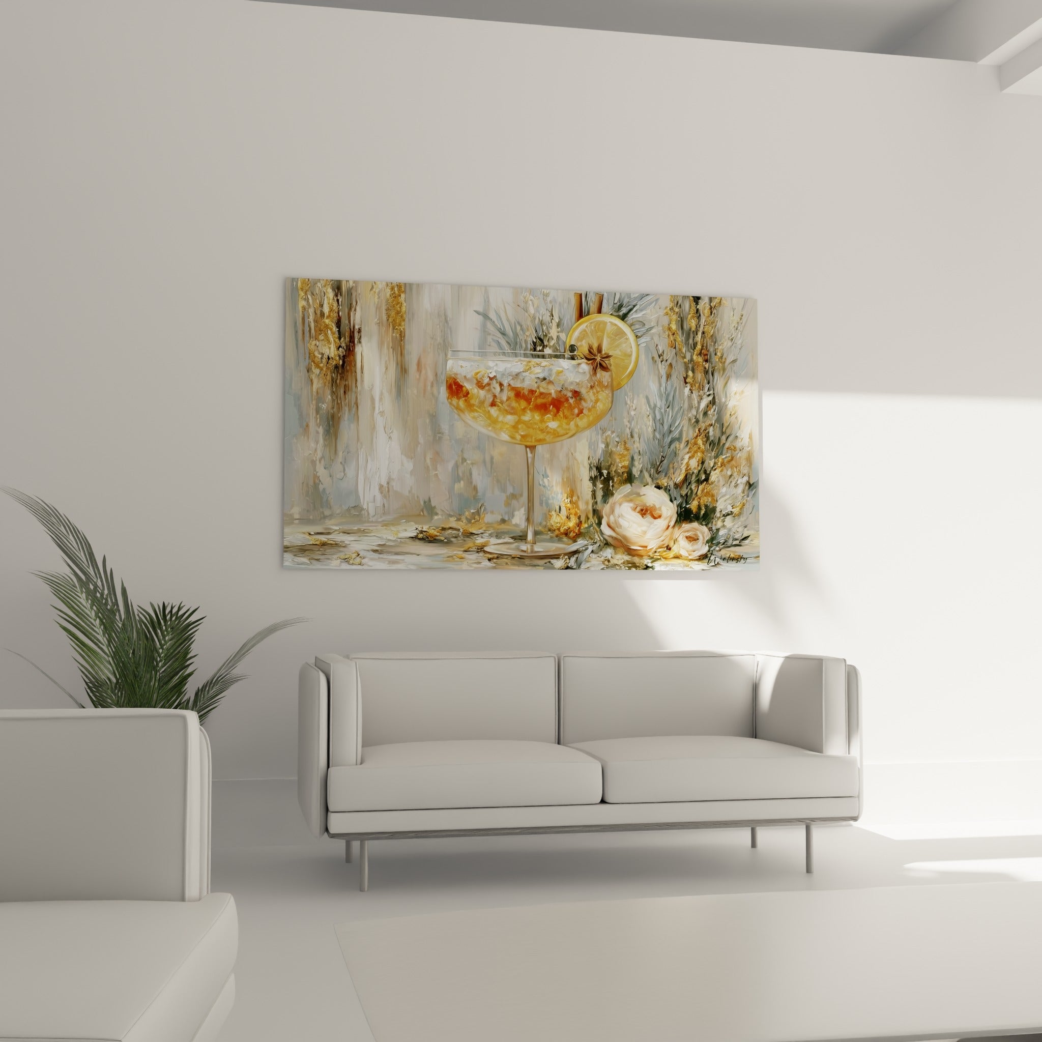 Verre ambré et fleurs roses accrochés au-dessus d'un canapé dans un salon lumineux