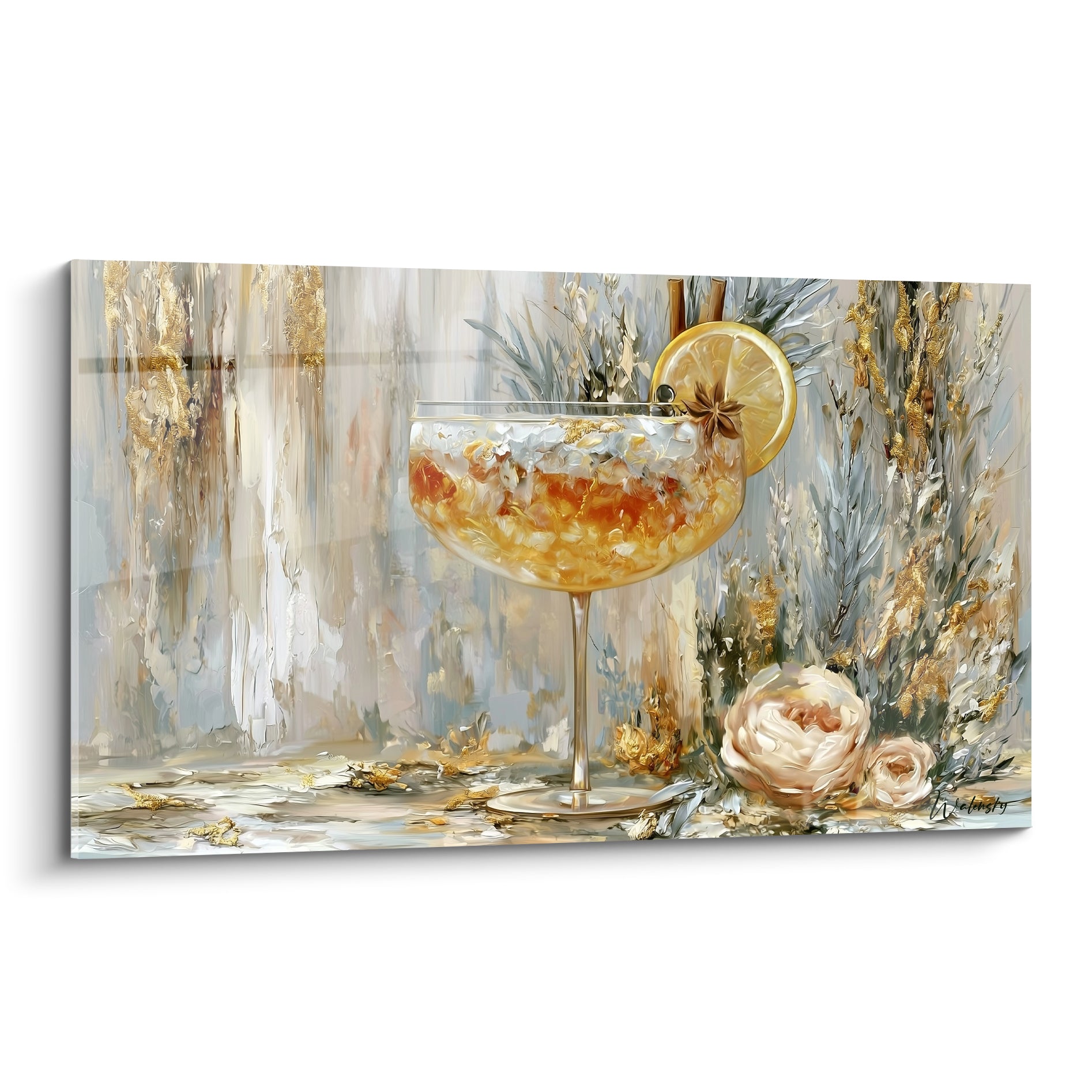 Coupe de cocktail ambrée et dorée, citron et roses poudrées, style peinture texturée