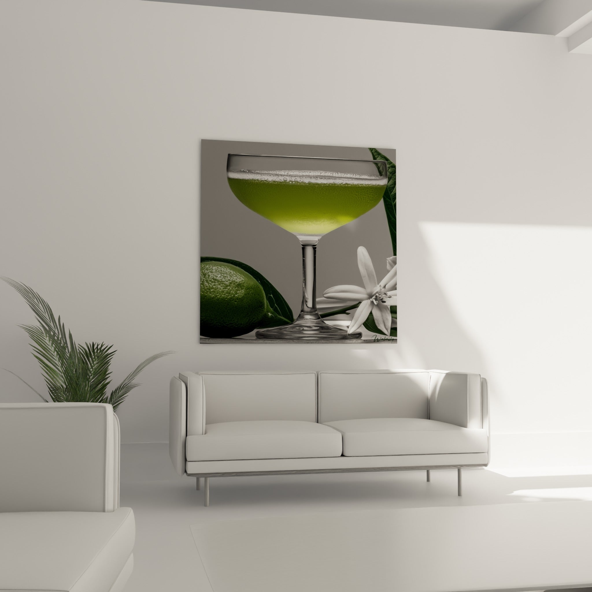 Verre à cocktail vert olive et citron vert brillant placé au-dessus d'un canapé dans un salon lumineux