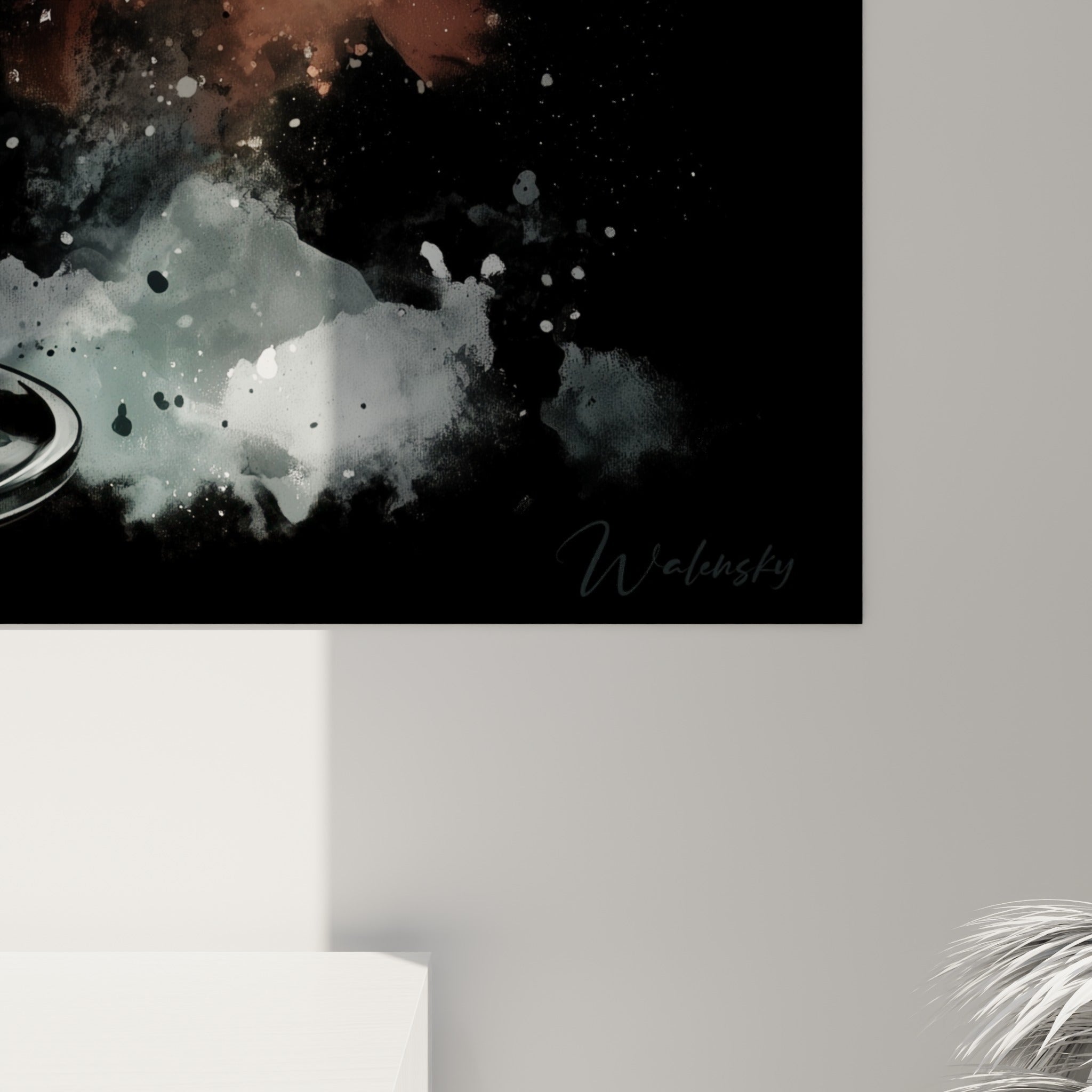 Détail des éclaboussures blanches et des dégradés orangés sur fond noir profond de ce tableau cocktail