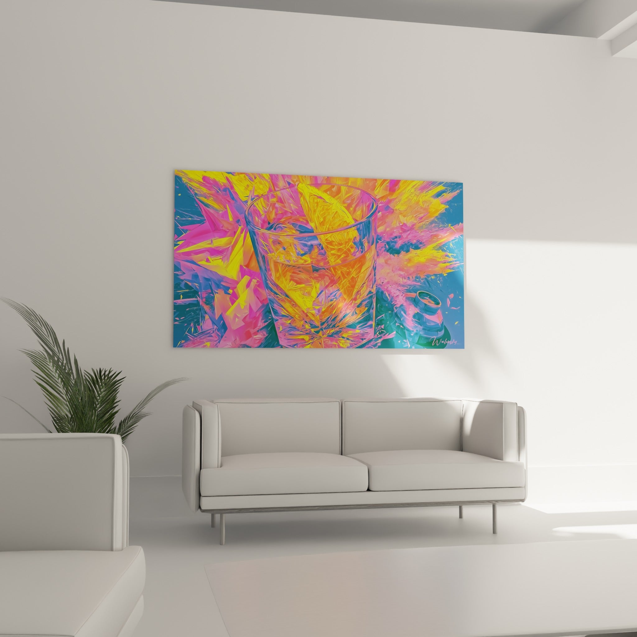Cocktail doré fragmenté aux nuances roses accroché au-dessus d'un canapé dans un salon lumineux