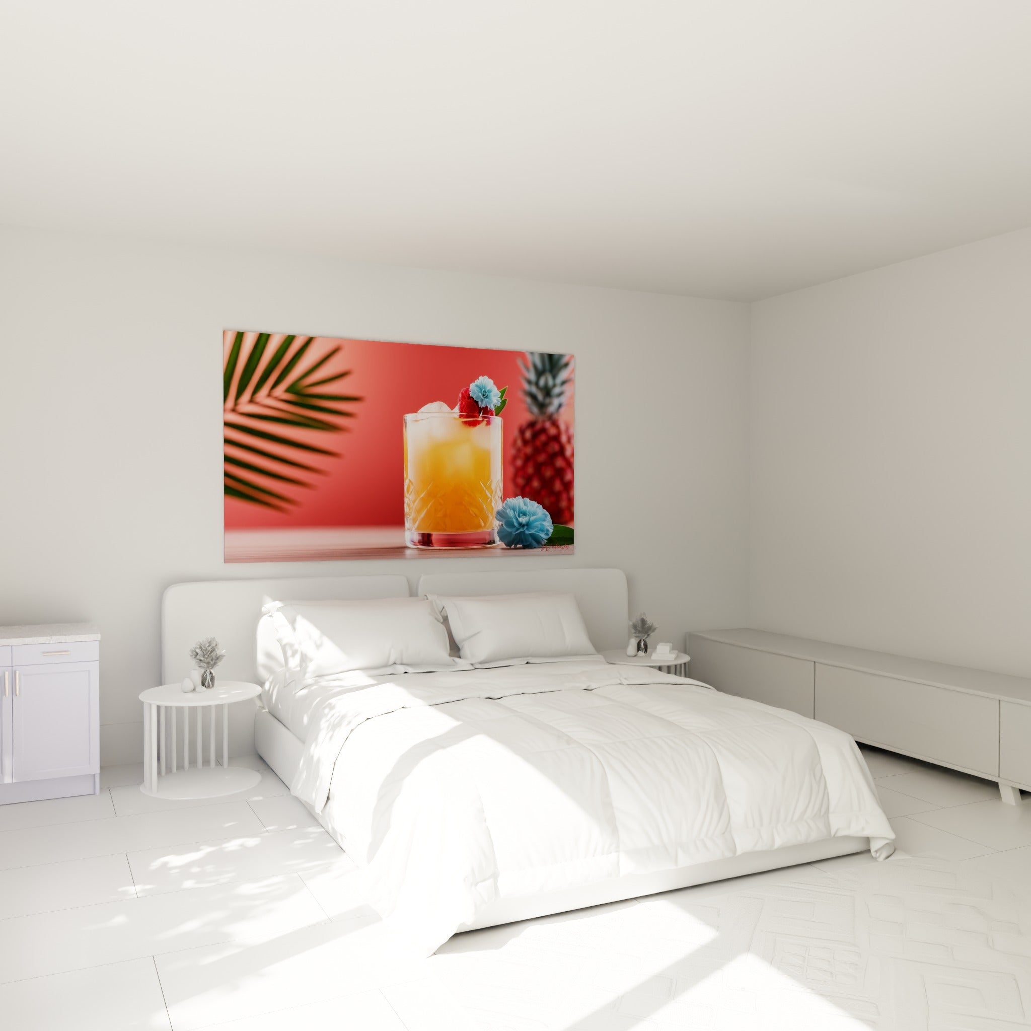 Cocktail orangé et fleurs bleu pastel accroché au-dessus d'un lit dans une chambre claire