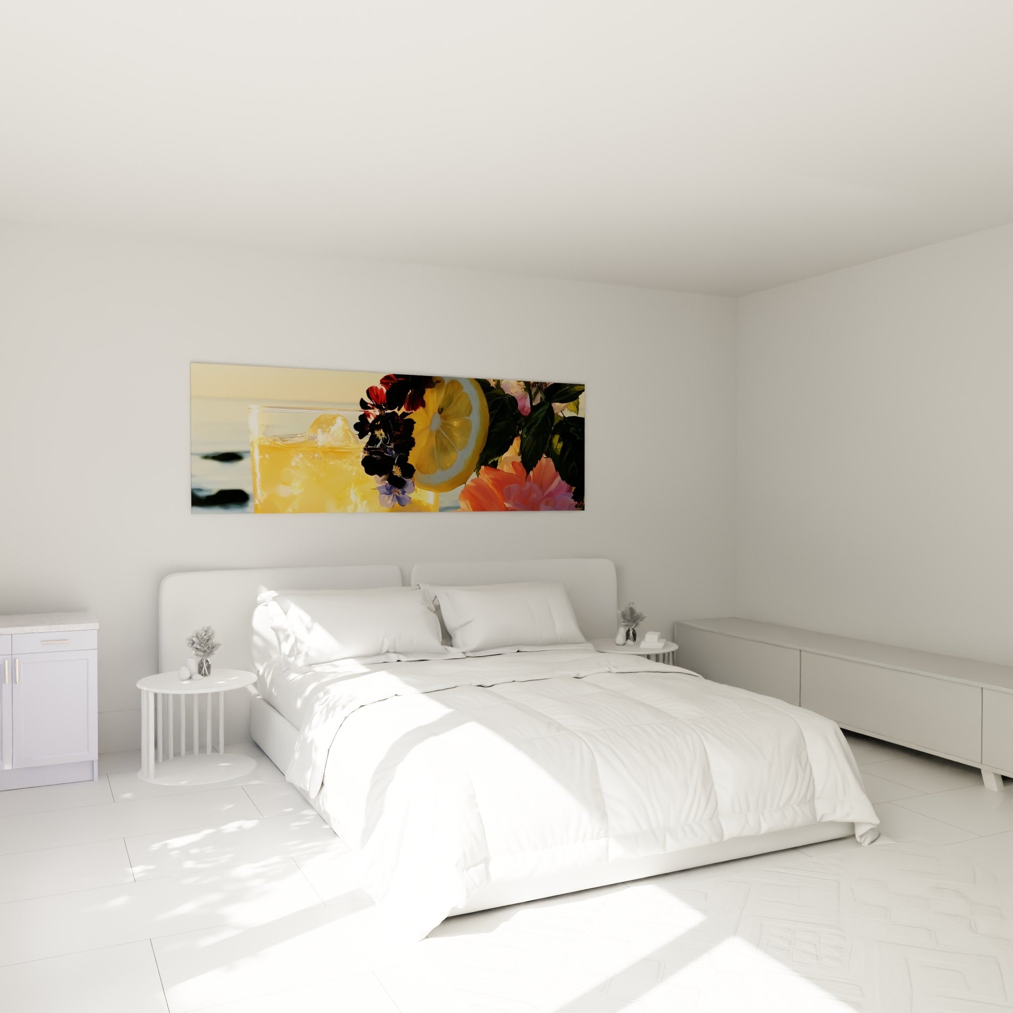 Fleurs violettes et verre doré ornent ce tableau accroché au-dessus d'un lit dans une chambre claire