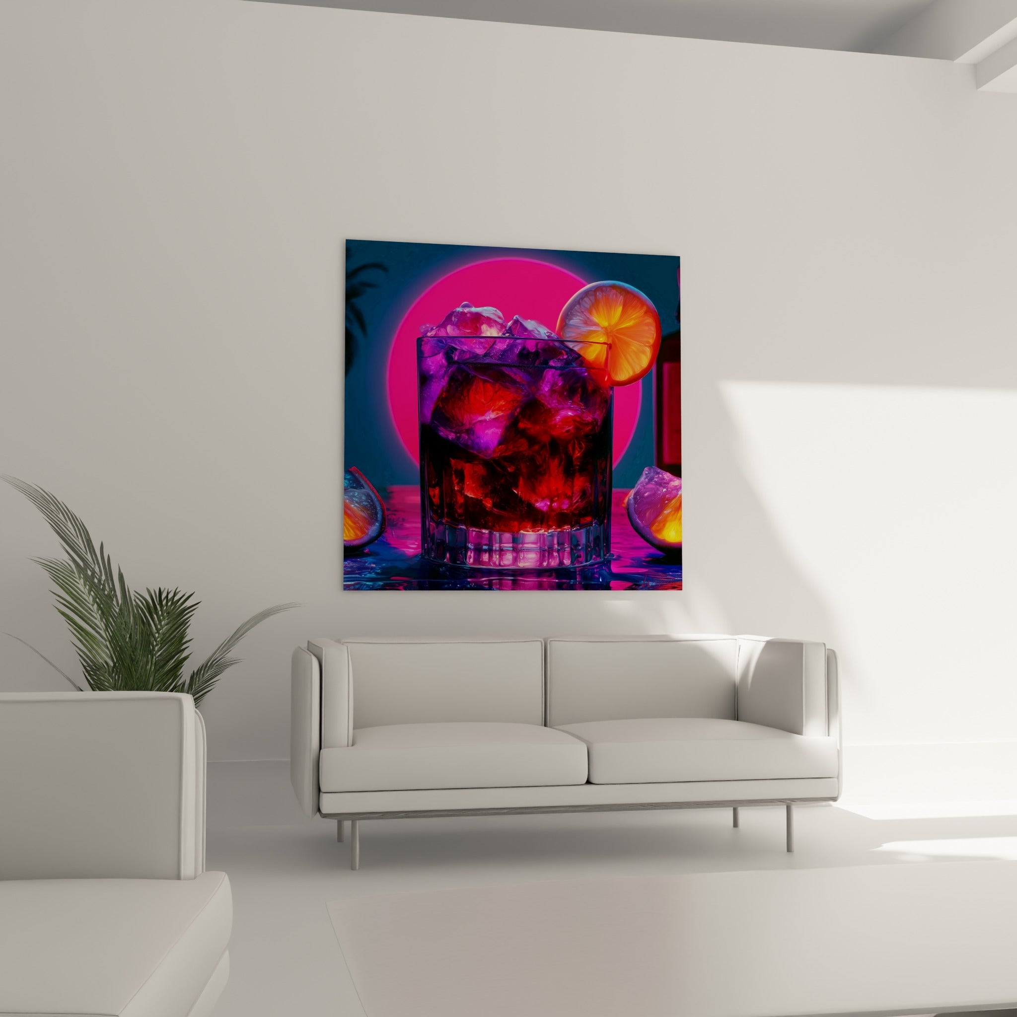 Verre glacé rouge et rose surmonté d'agrumes orangés, au-dessus d'un canapé dans un salon lumineux