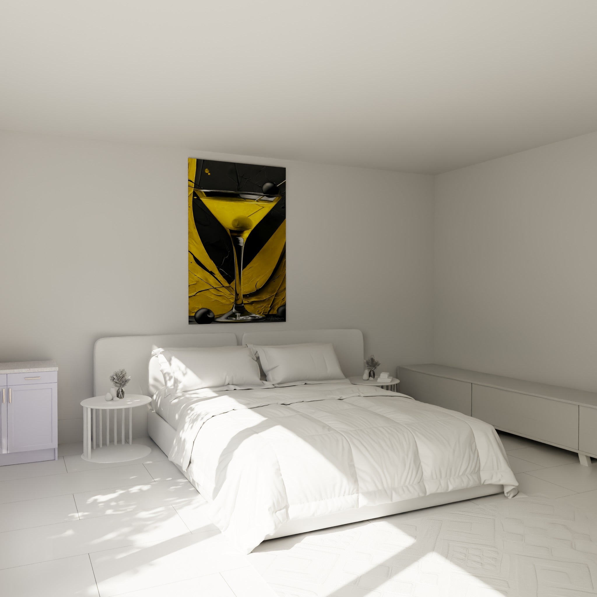 Cocktail jaune vif et olives noires peints au-dessus d'un lit dans une chambre claire