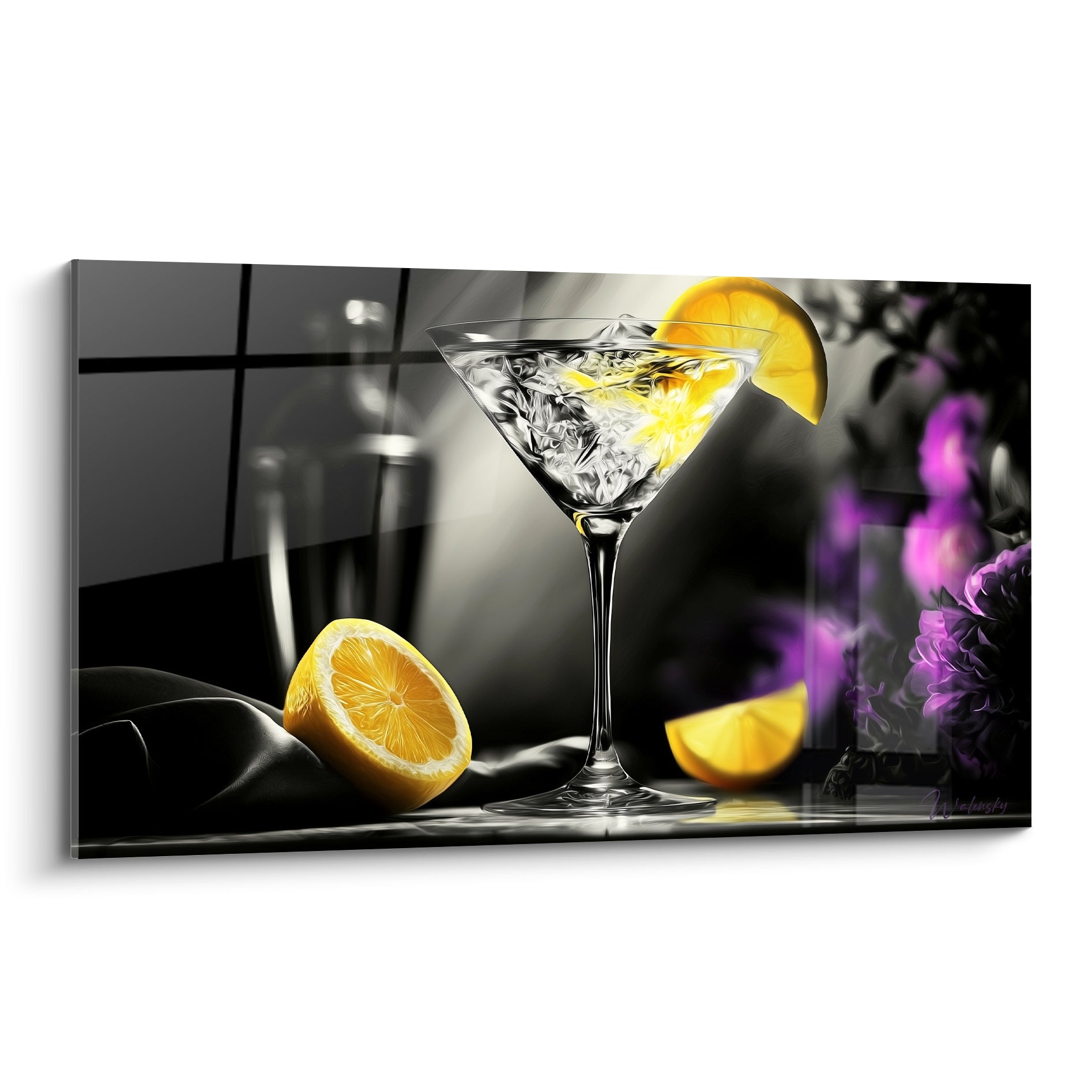 Verre à martini givré entouré de citrons jaunes et fleurs violettes sur fond anthracite
