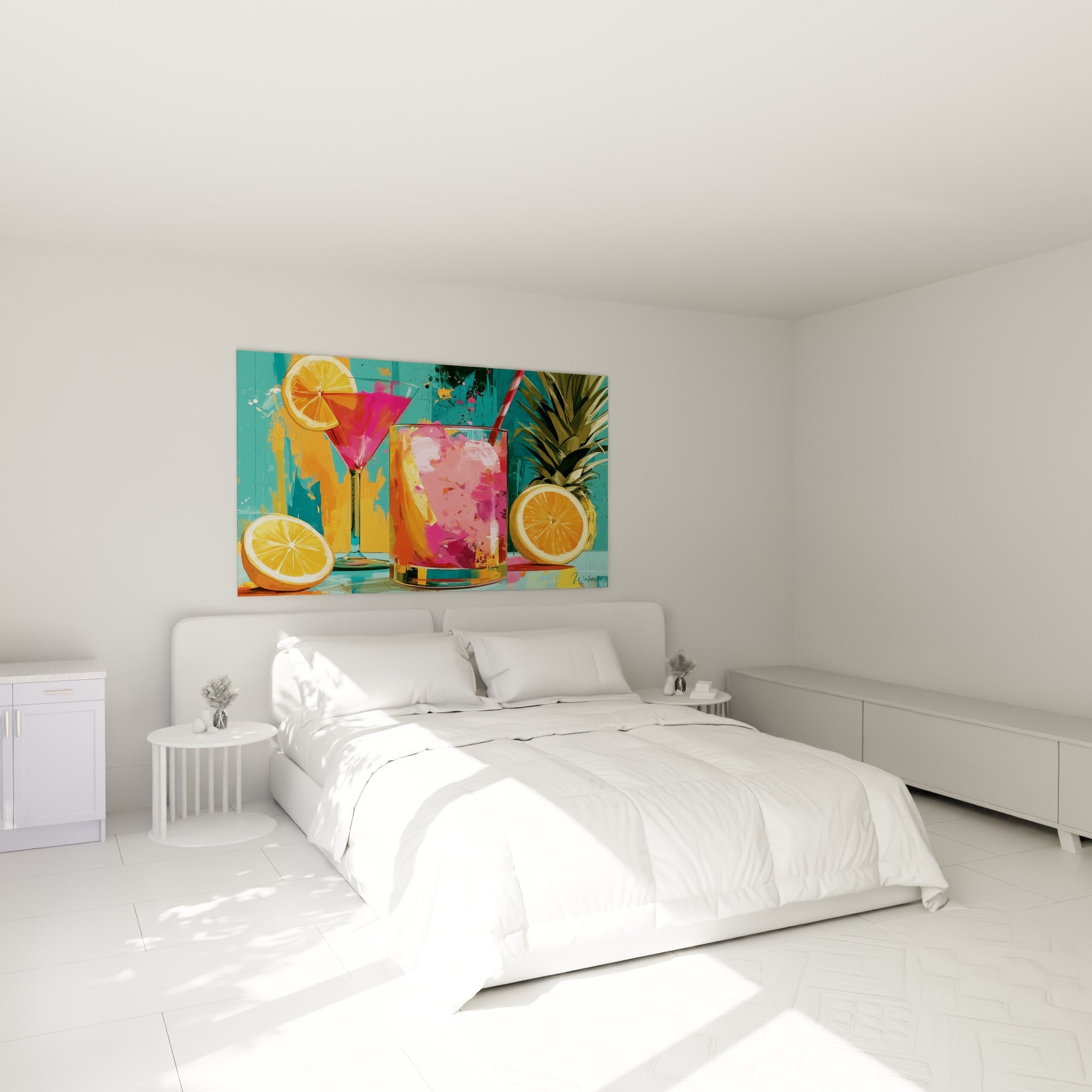 Cocktail turquoise et rosé aux agrumes dorés accroché au-dessus d'un lit dans une chambre claire