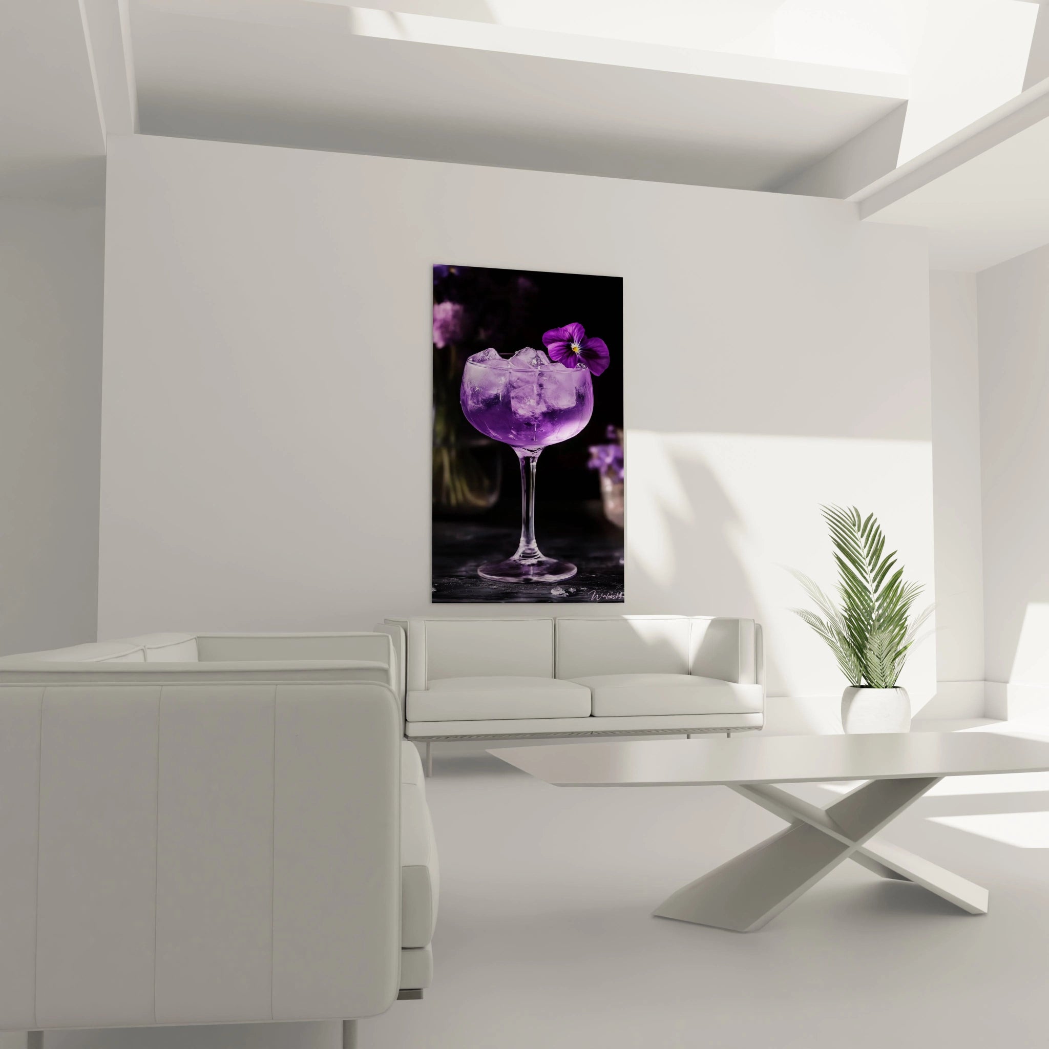 Une représentation d’un tableau cocktail montrant un verre élégant contenant un liquide violet glacé, orné d’une fleur. Les jeux de lumière sur le verre et la glace ajoutent du contraste à la scène.