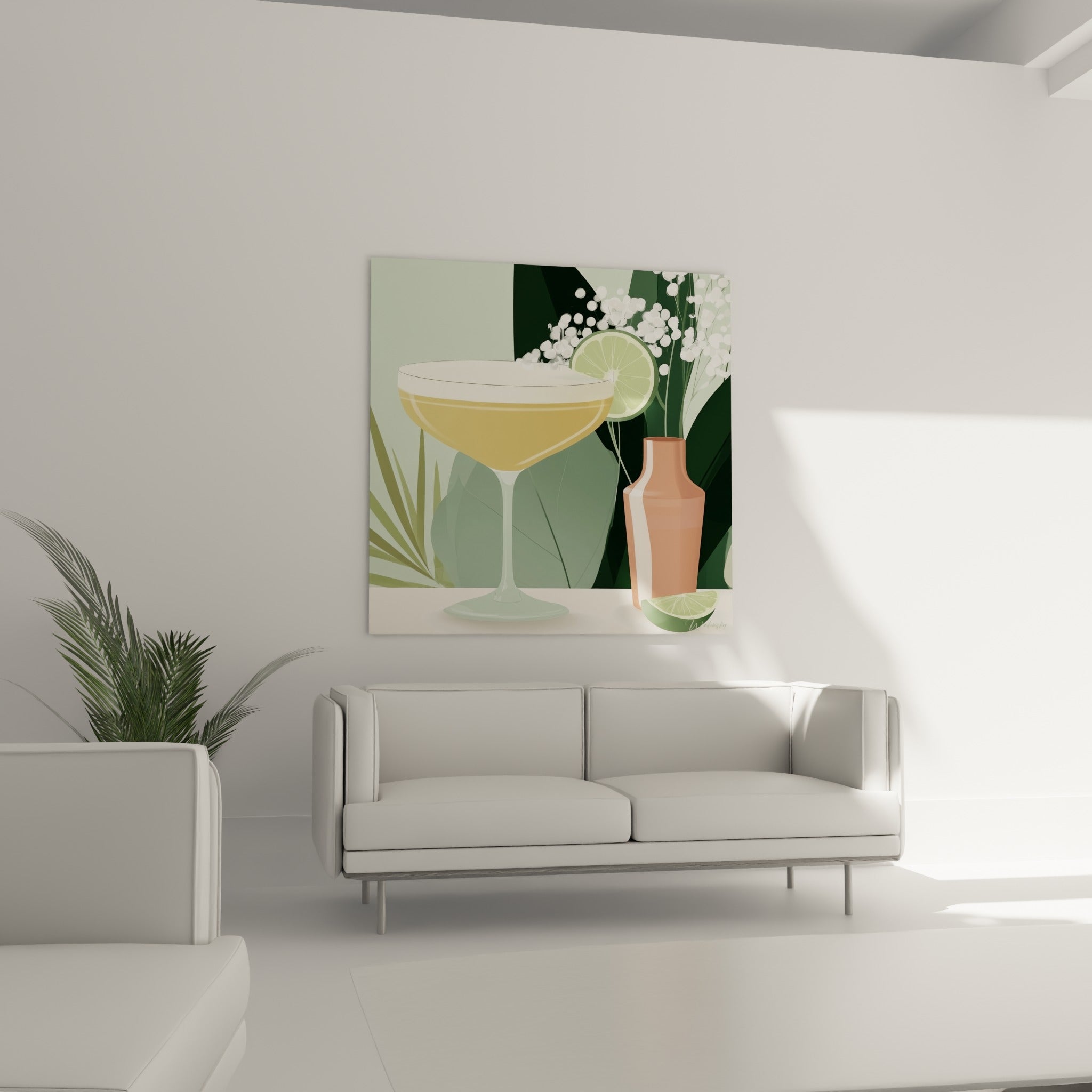 Verre à cocktail doré et shaker terracotta placés au-dessus d'un canapé dans un salon lumineux