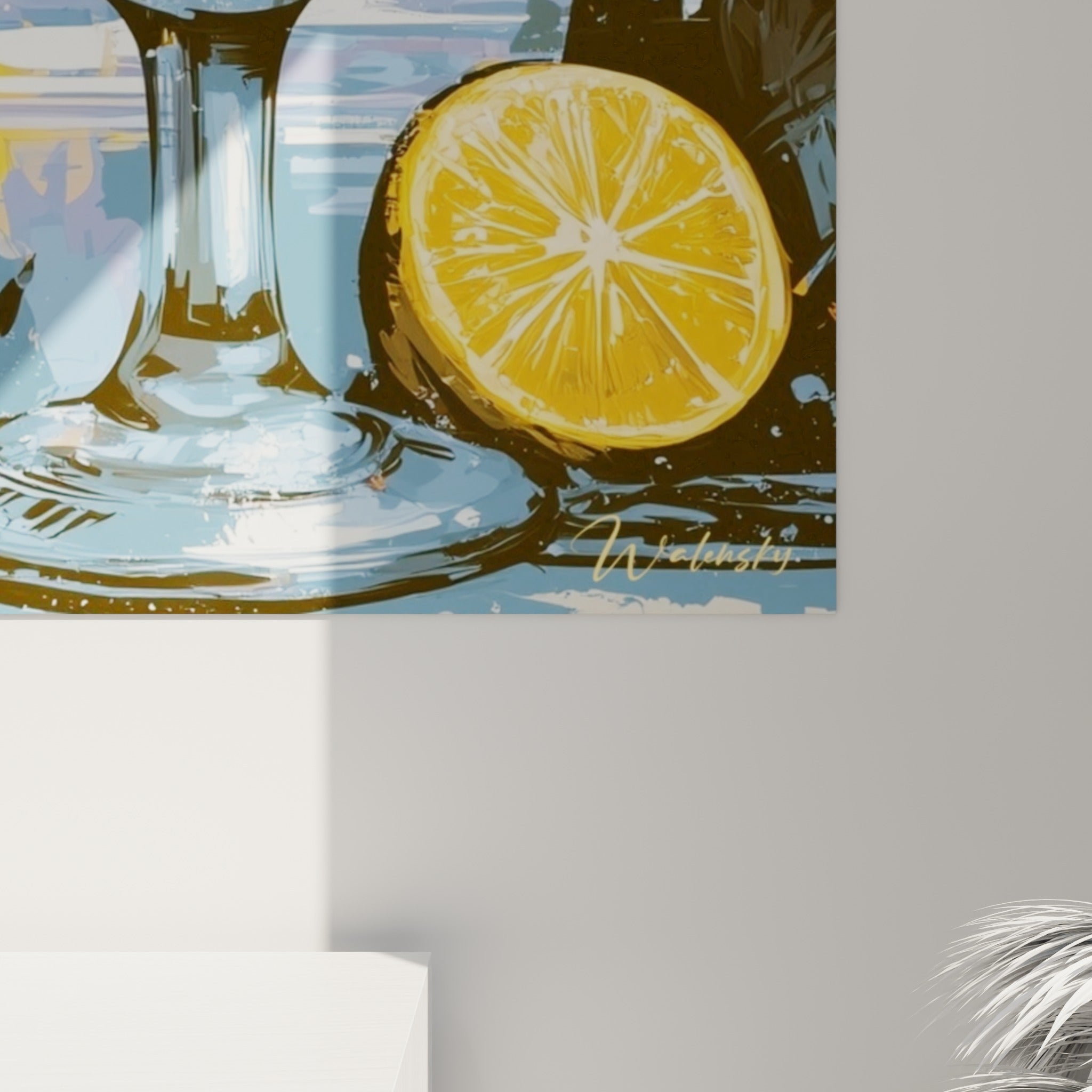 Empâtements orangés et coulures bleues du cocktail visibles de près, matière picturale texturée