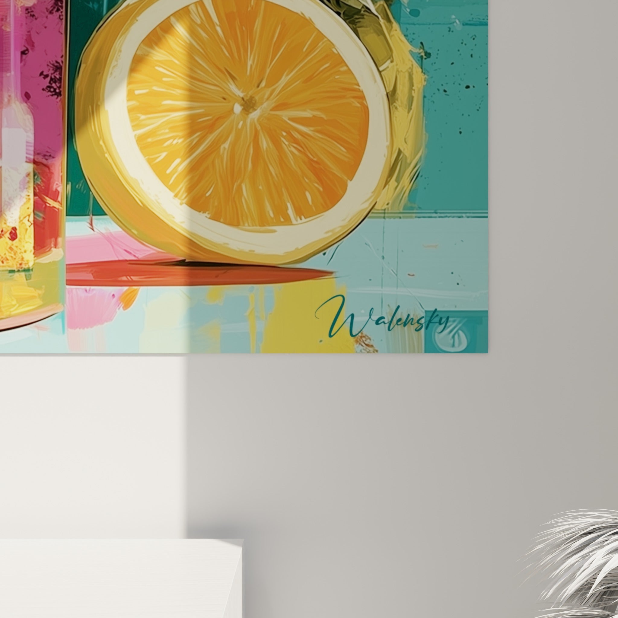 Empâtements roses et orangés du cocktail avec grain pictural visible et coulures turquoise sur la toile