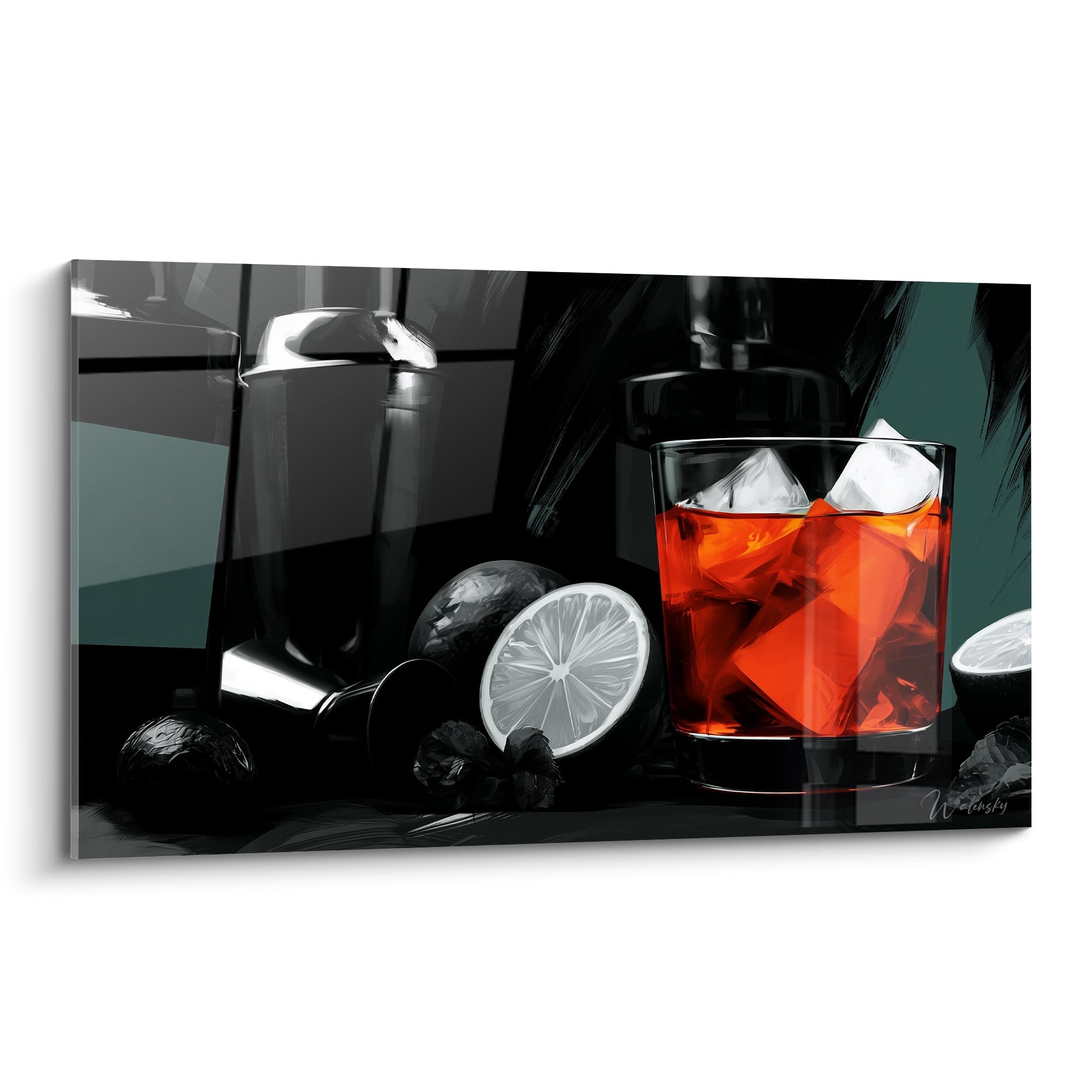 Verre orangé aux glaçons translucides entouré d'un shaker noir et de citrons verts tranchés