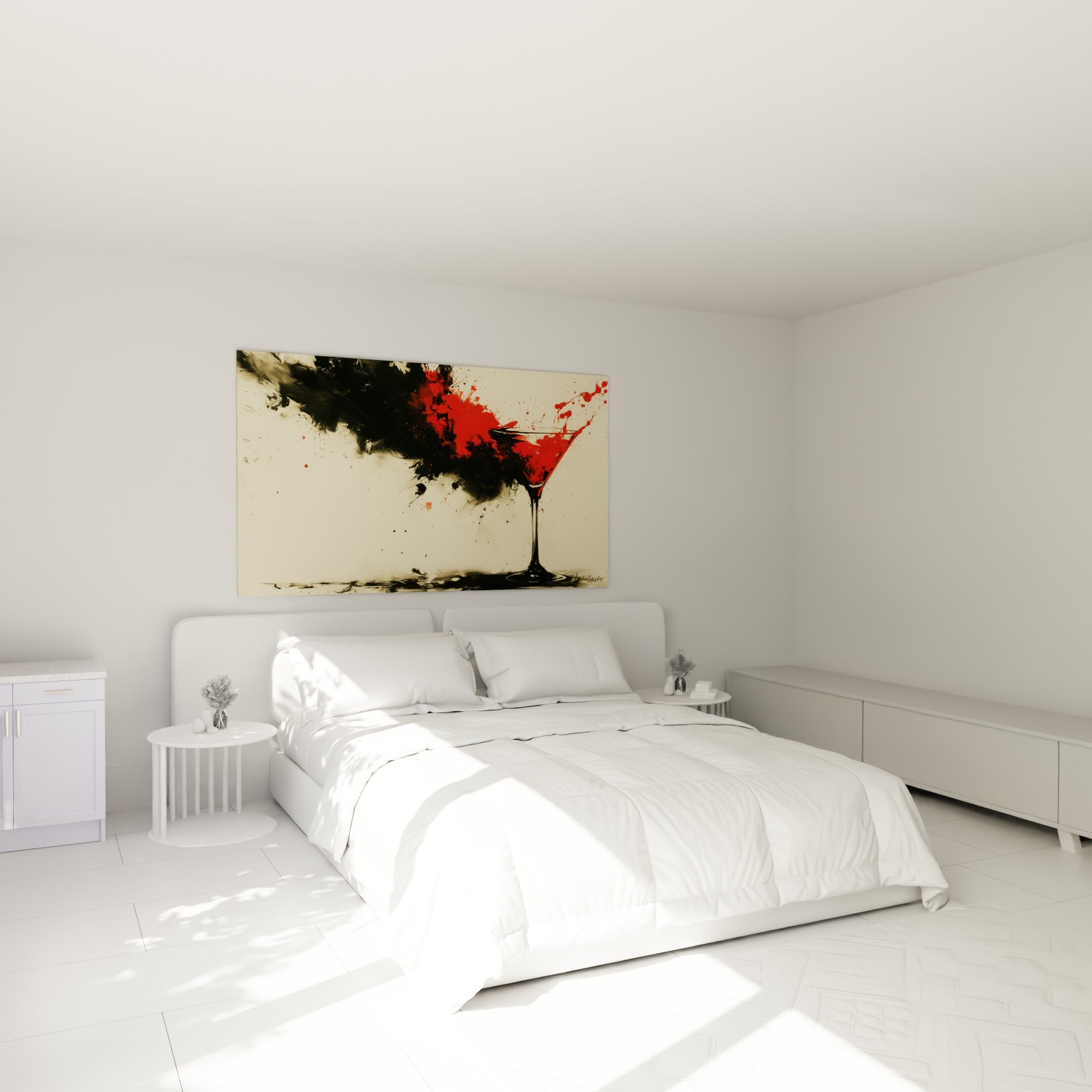 Martini éclaboussé de rouge et noir accroché au-dessus d'un lit dans une chambre claire