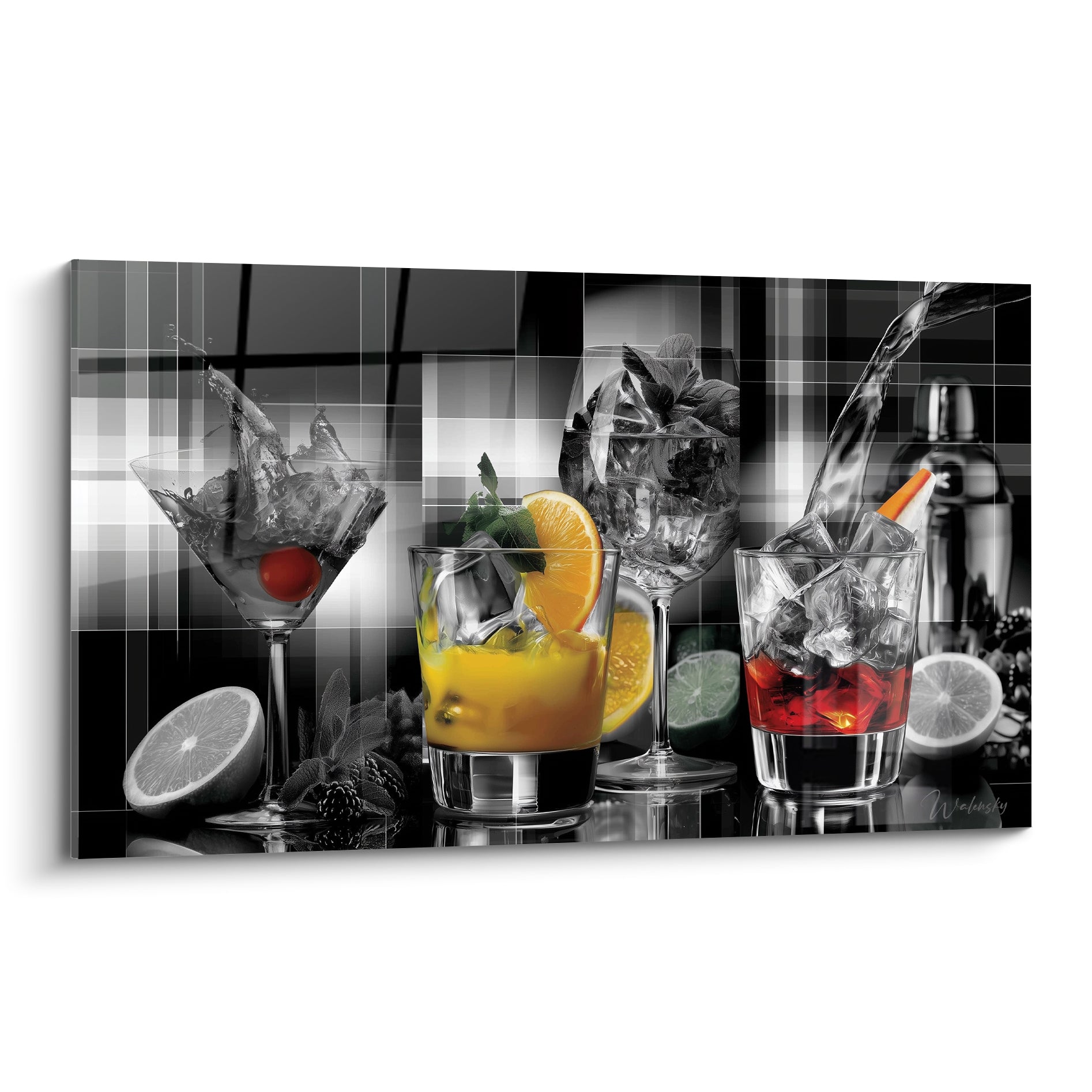 Quatre verres à cocktail noir et blanc, touches orange et rouge, glaçons et shaker en action