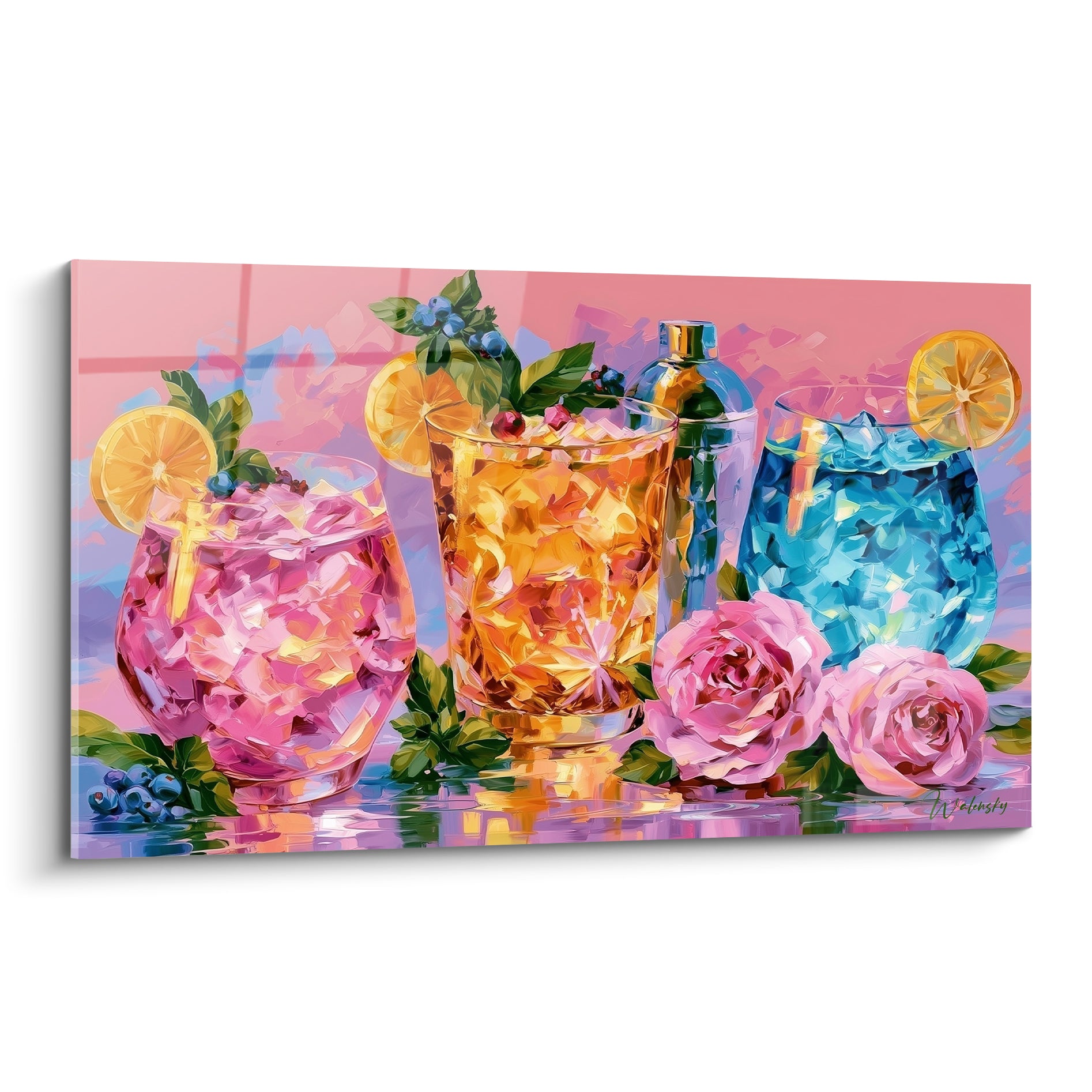 Trois verres de cocktail rose, ambré et bleu turquoise peints avec roses et agrumes