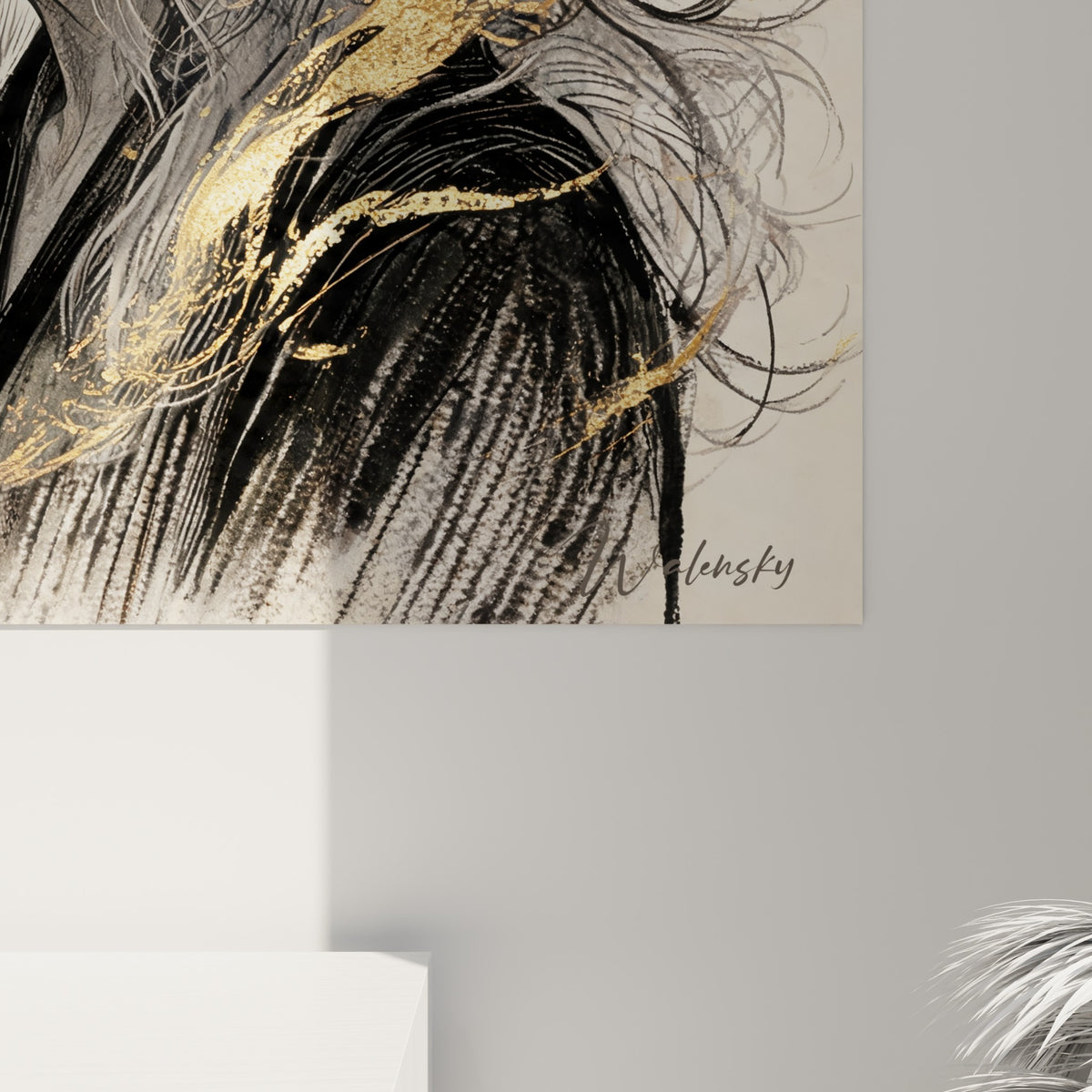 Détail des coulures dorées et du grain crayonné gris sur la chevelure blanche du portrait