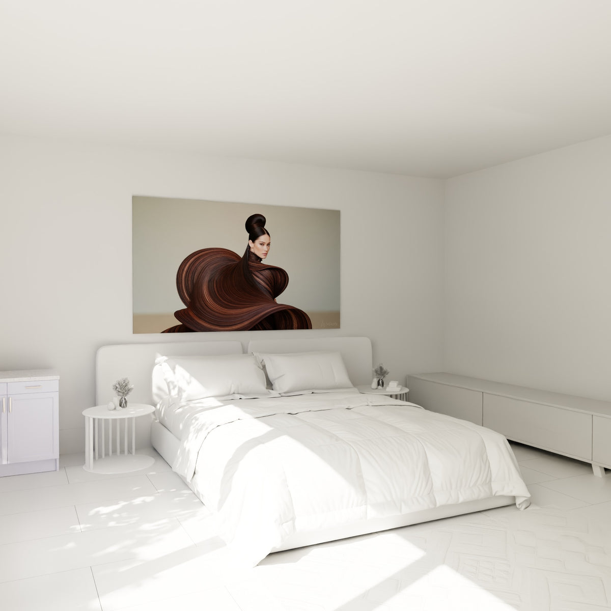 Silhouette brune et cuivrée à la chevelure spectaculaire, tableau coiffure au-dessus d'un lit dans une chambre claire