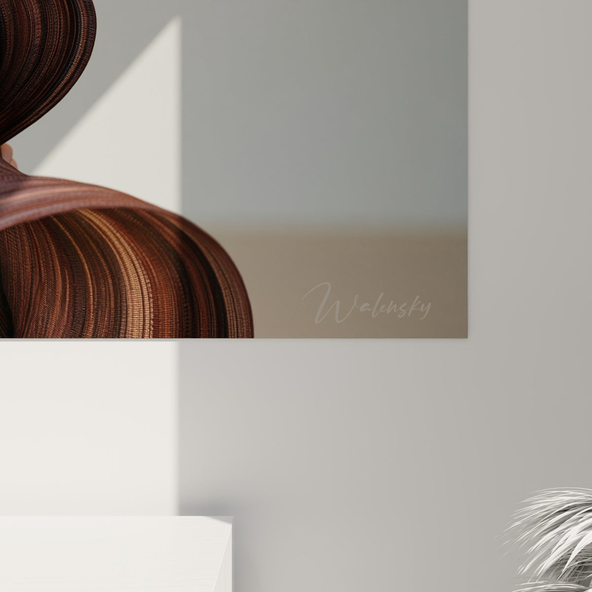Détail des stries ondulées brun et fauve, matière lissée du tableau coiffure révélant grain et reflets cuivrés