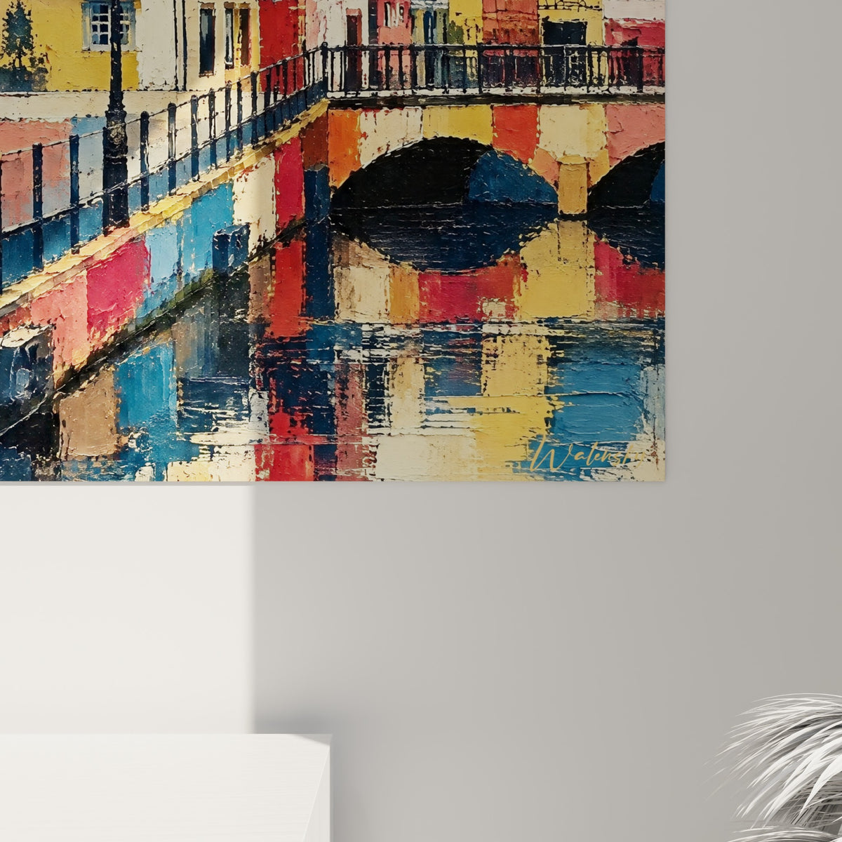 Empâtements épais de peinture jaune et rouge sur les façades, touches de bleu marine se mêlant au grain du canal