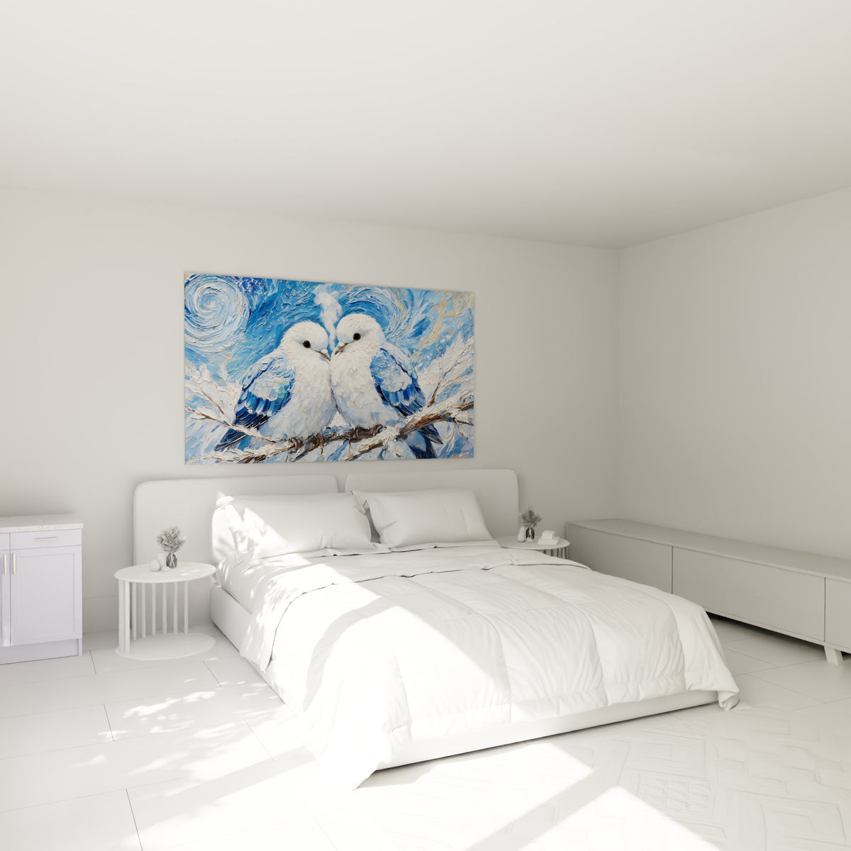 Colombes tendres aux ailes bleu ciel accrochées au-dessus d'un lit dans une chambre claire