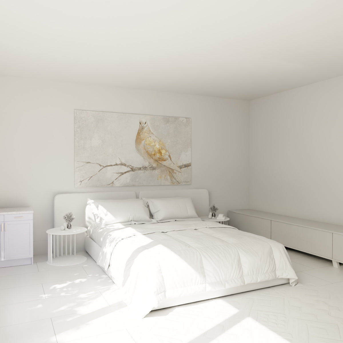 Oiseau esquissé aux ailes dorées et grises, accroché au-dessus d'un lit dans une chambre claire